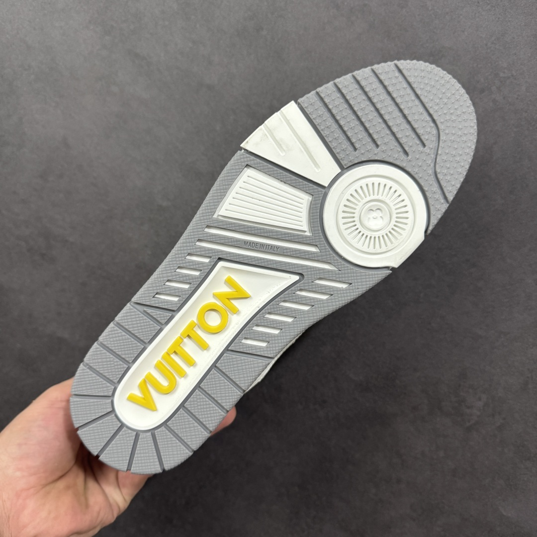 图片[9]-【广东纯原版本】LV Run Away 运动鞋 拼接 Epi 牛皮革和 Monogram 压纹粒面牛皮革，再现传统跑鞋的灵感启发。楔形外底延续标志性设计，品牌字母和标识分饰鞋舌和鞋后。Monogram 压纹粒面牛皮革和 Epi 牛皮革橡胶外底 尺码：36-45 编码：FJB390400-选品中心