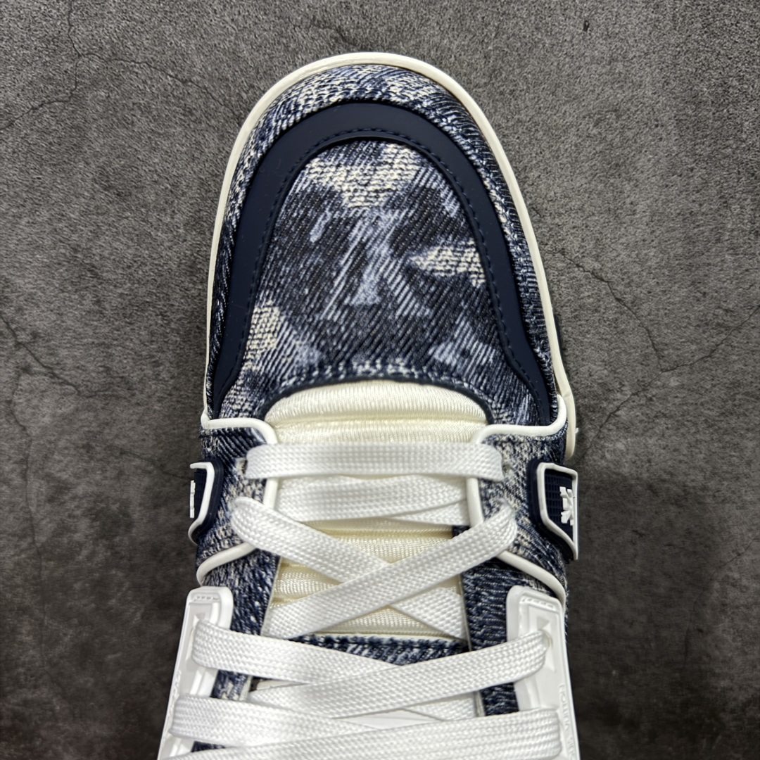 图片[5]-【广东纯原版本】Louis Vuitton Trainer lv时装走秀运动鞋 完美鞋型超高的清洁度 零毛边线头瑕疵 全套原楦原纸版原鞋开模 全网最具灵魂的版型 正确原装黄色鞋盒 正确中底印花 鞋面印花3D高频深度立体 全鞋电脑针车 紧密相连 针距密度一致 环保乳胶注塑鞋垫 厚度脚感还原原版 皮面裁剪部位 统一油边封口工艺 原装橡胶大底含胶量大底组合零偏差 专柜全套包装 防尘袋 说明书 质保卡 男女鞋 尺码：35-46-选品中心