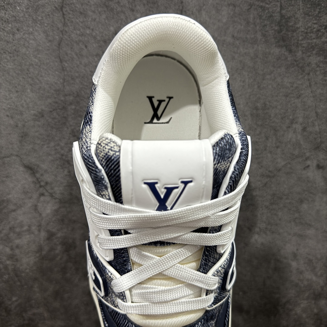 图片[8]-【广东纯原版本】Louis Vuitton Trainer lv时装走秀运动鞋 完美鞋型超高的清洁度 零毛边线头瑕疵 全套原楦原纸版原鞋开模 全网最具灵魂的版型 正确原装黄色鞋盒 正确中底印花 鞋面印花3D高频深度立体 全鞋电脑针车 紧密相连 针距密度一致 环保乳胶注塑鞋垫 厚度脚感还原原版 皮面裁剪部位 统一油边封口工艺 原装橡胶大底含胶量大底组合零偏差 专柜全套包装 防尘袋 说明书 质保卡 男女鞋 尺码：35-46-选品中心