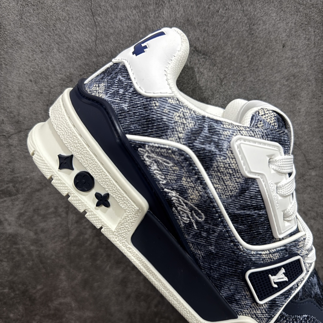 图片[7]-【广东纯原版本】Louis Vuitton Trainer lv时装走秀运动鞋 完美鞋型超高的清洁度 零毛边线头瑕疵 全套原楦原纸版原鞋开模 全网最具灵魂的版型 正确原装黄色鞋盒 正确中底印花 鞋面印花3D高频深度立体 全鞋电脑针车 紧密相连 针距密度一致 环保乳胶注塑鞋垫 厚度脚感还原原版 皮面裁剪部位 统一油边封口工艺 原装橡胶大底含胶量大底组合零偏差 专柜全套包装 防尘袋 说明书 质保卡 男女鞋 尺码：35-46-选品中心