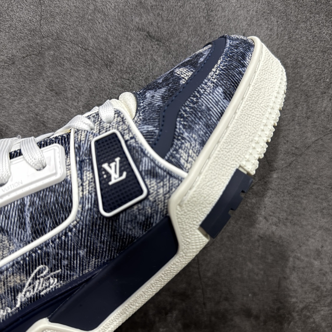 图片[6]-【广东纯原版本】Louis Vuitton Trainer lv时装走秀运动鞋 完美鞋型超高的清洁度 零毛边线头瑕疵 全套原楦原纸版原鞋开模 全网最具灵魂的版型 正确原装黄色鞋盒 正确中底印花 鞋面印花3D高频深度立体 全鞋电脑针车 紧密相连 针距密度一致 环保乳胶注塑鞋垫 厚度脚感还原原版 皮面裁剪部位 统一油边封口工艺 原装橡胶大底含胶量大底组合零偏差 专柜全套包装 防尘袋 说明书 质保卡 男女鞋 尺码：35-46-选品中心