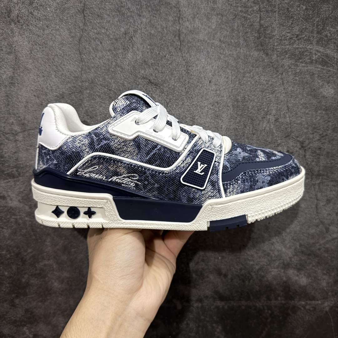 【广东纯原版本】Louis Vuitton Trainer lv时装走秀运动鞋 完美鞋型超高的清洁度 零毛边线头瑕疵 全套原楦原纸版原鞋开模 全网最具灵魂的版型 正确原装黄色鞋盒 正确中底印花 鞋面印花3D高频深度立体 全鞋电脑针车 紧密相连 针距密度一致 环保乳胶注塑鞋垫 厚度脚感还原原版 皮面裁剪部位 统一油边封口工艺 原装橡胶大底含胶量大底组合零偏差 专柜全套包装 防尘袋 说明书 质保卡 男女鞋 尺码：35-46-选品中心