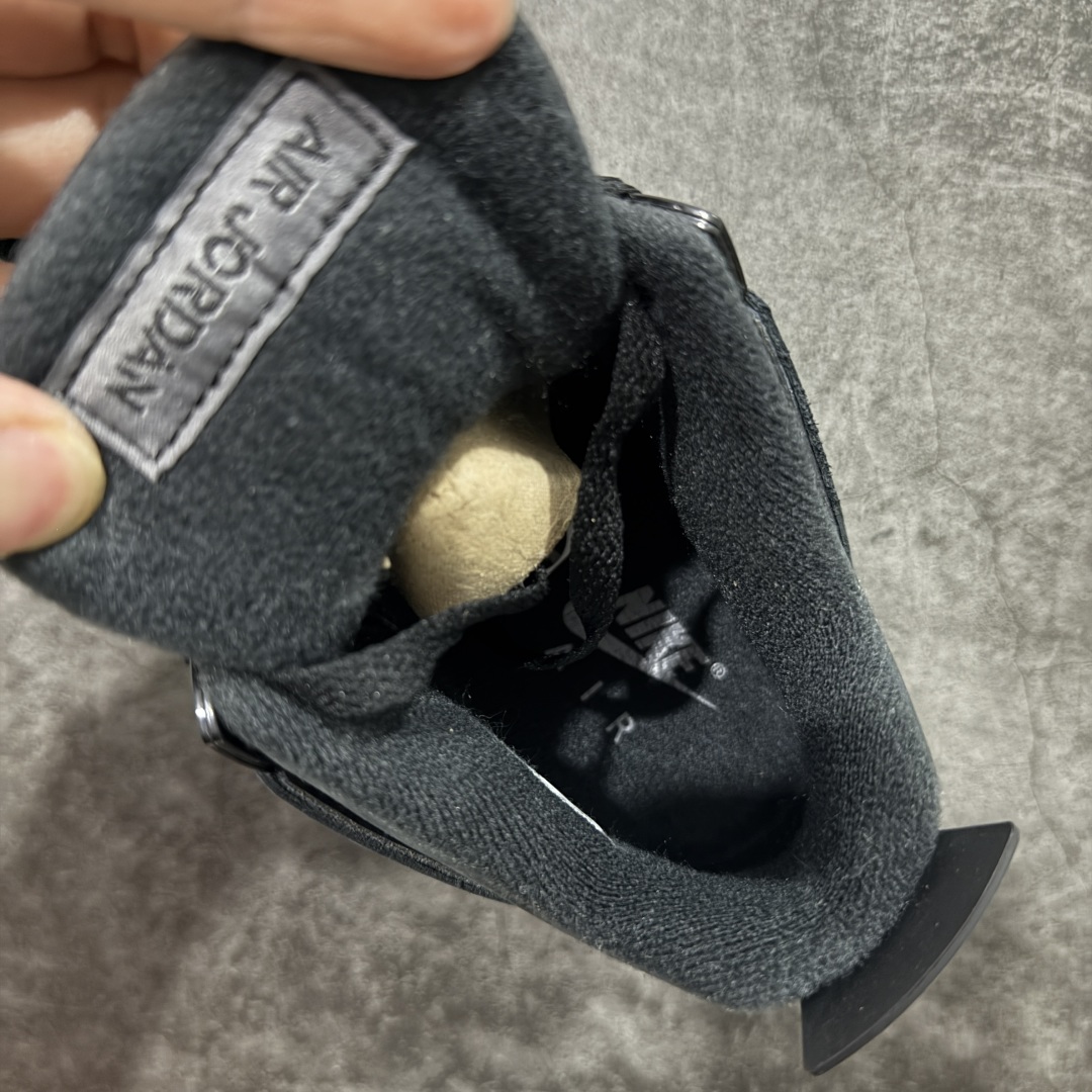 图片[7]-【kz纯原版】Air Jordan 4 Retro AJ4 乔4黑猫2.0复刻版 FV5029-010 全新升级改良 顶级原厂麂皮绒感到位 原鞋原楦原纸板同源开发 完美呈现乔4的版型 内侧正确双色网格 还原细节 原厂皮料 正确气垫颜色 正确网格工艺 正确拉帮工艺 全鞋原装材料制作 原档案原模具打造 支持全方位与正品对比 尺码：36-48.5-选品中心