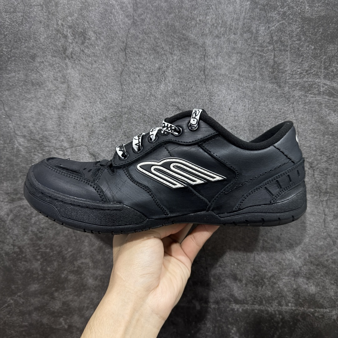 图片[2]-【纯原PK版】Balenciag 巴黎世家18代 最新Hamptons系列 情侣款 破损 做旧 休闲 运动鞋 顶级大厂出品 天花板品质 品质细节比工厂版本都要好很多 自行对比 原版购入开发做货 ▪️面料： 原版定制进口头层牛皮 ▪️内里：进口透气毛巾绒里 ▪️鞋底：原版开模防滑橡胶材质 ▪️底厚：3CM ▪️尺码： 35-46-选品中心