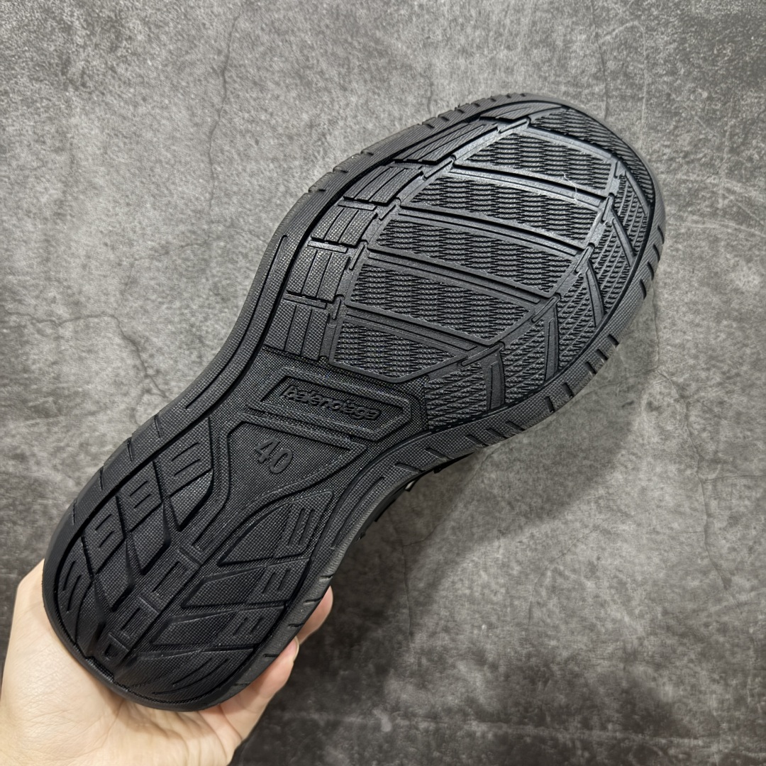 图片[9]-【纯原PK版】Balenciag 巴黎世家18代 最新Hamptons系列 情侣款 破损 做旧 休闲 运动鞋 顶级大厂出品 天花板品质 品质细节比工厂版本都要好很多 自行对比 原版购入开发做货 ▪️面料： 原版定制进口头层牛皮 ▪️内里：进口透气毛巾绒里 ▪️鞋底：原版开模防滑橡胶材质 ▪️底厚：3CM ▪️尺码： 35-46-选品中心