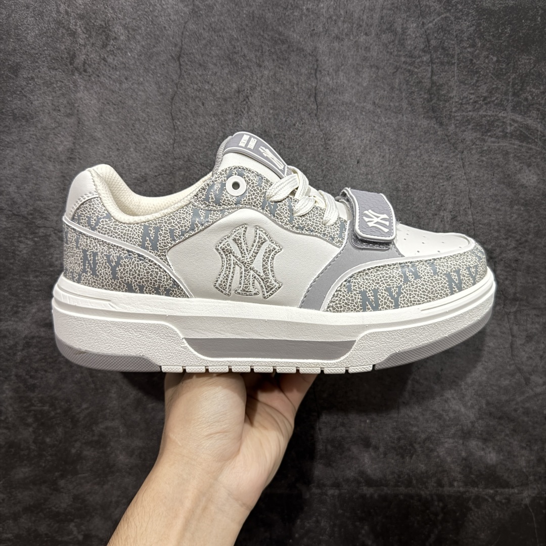 【纯原M版】MLB Chunky Liner Basic NY复古印花学长鞋系列低帮轻量增高厚底百搭休闲运动慢跑鞋板鞋 Korea韩国联名NY美国榄球纽约洋基队限定 韩国代购专供 顶级品质 MLB专用菱形双针中底布 重点细节中底布带注胶孔 原盒原标 全套原楦原纸板原厂数据开发 中韩文保养标贴 绿色防霉片 平台代购专供 独家一比一RB+MD组合大底 高频后跟小人Logo精准对位立体饱满 正确网布加超迁鞋面 转印中底走线紧密 转印Logo工艺表层防刮不掉色 尺码:35 36 36.5 37.5 38 38.5 39 40 40.5 41 42 42.5 43 44 44.5 45-选品中心