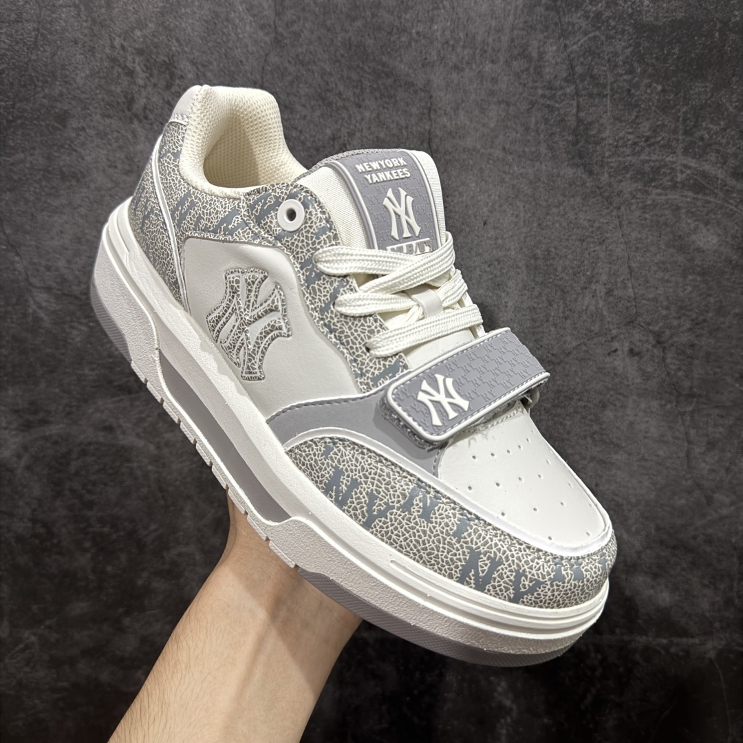 图片[3]-【纯原M版】MLB Chunky Liner Basic NY复古印花学长鞋系列低帮轻量增高厚底百搭休闲运动慢跑鞋板鞋 Korea韩国联名NY美国榄球纽约洋基队限定 韩国代购专供 顶级品质 MLB专用菱形双针中底布 重点细节中底布带注胶孔 原盒原标 全套原楦原纸板原厂数据开发 中韩文保养标贴 绿色防霉片 平台代购专供 独家一比一RB+MD组合大底 高频后跟小人Logo精准对位立体饱满 正确网布加超迁鞋面 转印中底走线紧密 转印Logo工艺表层防刮不掉色 尺码：35 36 36.5 37.5 38 38.5 39 40 40.5 41 42 42.5 43 44 44.5 45-选品中心