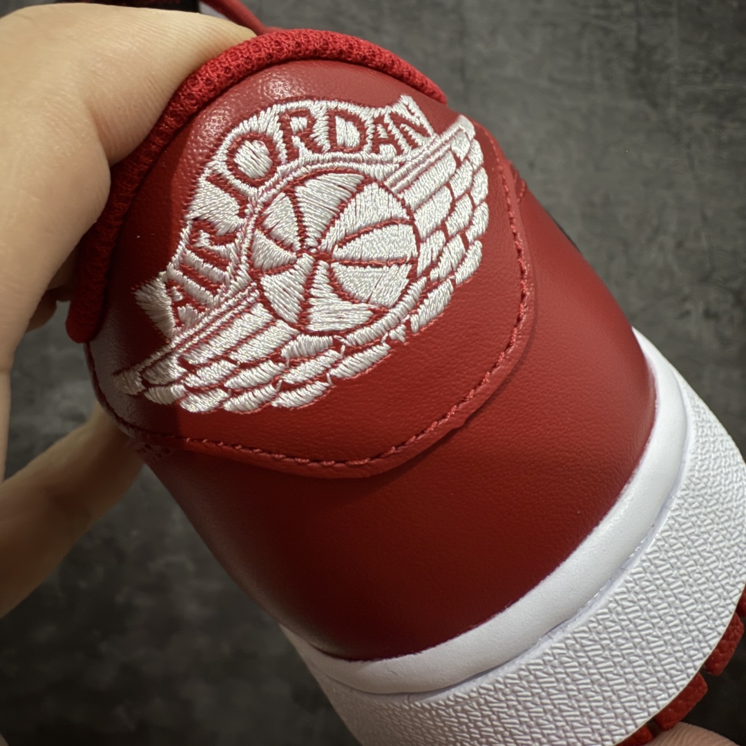 图片[2]-【GX版本】Travis Scott x Air Jordan AJ1 Low OG SP TS联名倒钩低帮 DM7866-101 知名大厂出品 纯原第一梯队版本 产品品控稳定性领先行业 各方面均可对飙市面通货版 SZ原厂全套原楦原纸板冲刀磨具开发 原厂皮料加持 原厂港宝加持定型后跟R度完美 同源原厂电绣 鬼脸飞翼针数密度立体效果一致 百分百一致原鞋 原厂拉帮工艺 针距密度一致 后跟弧度收口自然不对折 极致一眼正品既视感 进口玻璃冲刀皮料裁剪零毛边 全鞋电脑针车工艺 品控清洁度最高QC检验标准 免检产品 原厂订购鞋盒、鞋标、防尘纸、鞋撑、鞋带 追求极致的原厂味道！ 尺码：36-48.5-选品中心