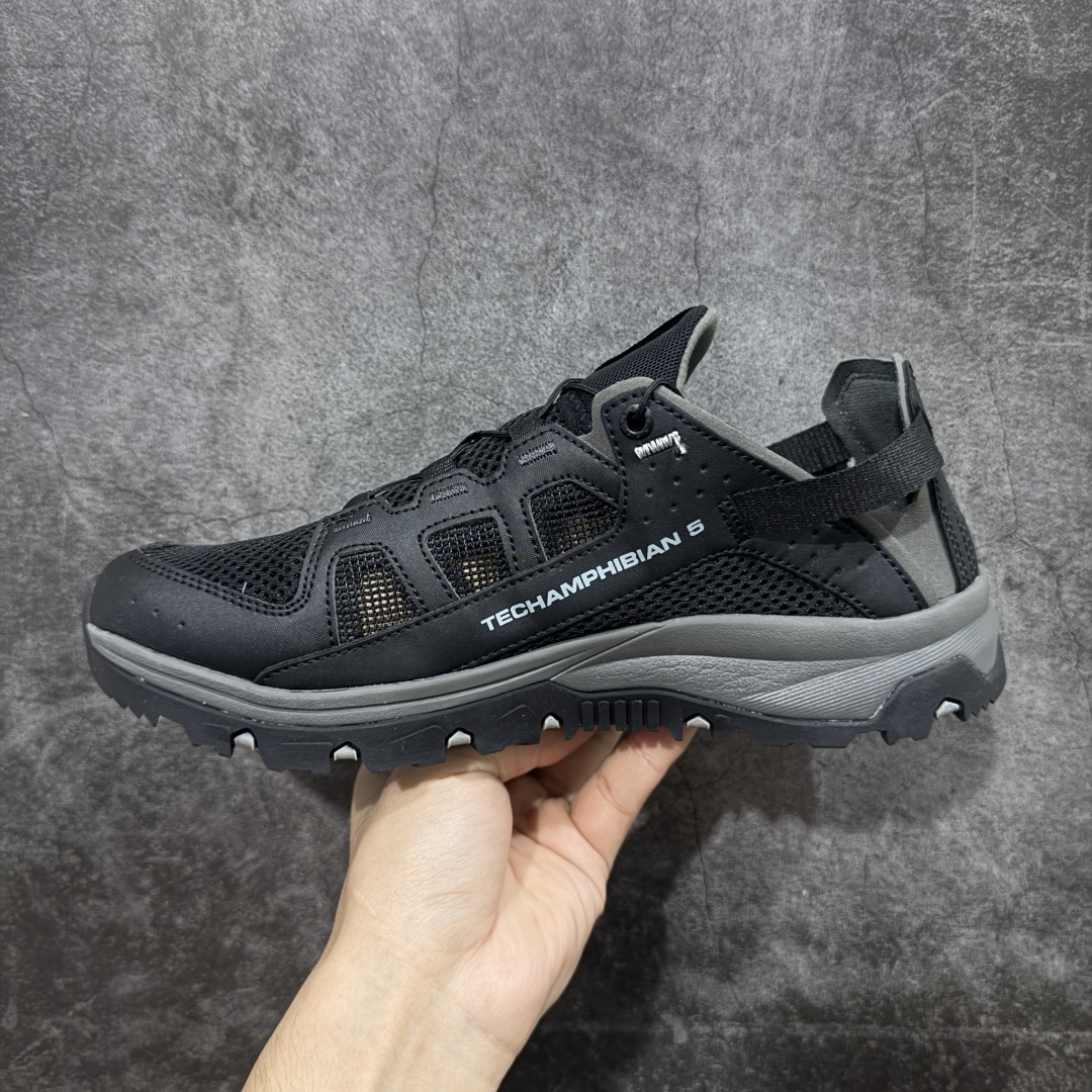 图片[2]-【666版本】SALOMON萨洛蒙 Techamphibian 5 T5圆头舒适 透气速干抓地 溯溪鞋 黑色 471151 纯原外贸平台特供订单 耗时半年巨作 #全套原纸板楦头开发 #原厂特供网布配套加持 #确保原汁原味 完美呈现版型 #原档数据独家私模五层组合大底 #男女鞋同步官方开发至46 #原装Ortholite轻量化鞋垫 #中底布带钢印编号 原厂TPU锁扣 #进口港宝加持 后跟自然饱满 还原公司包裹性 #鞋面采用SENSIFT贴合技术 #全方位贴合包裹脚型 #鞋跟部鞋底牵引设计 #提供强大的抓地性能 #更适应野外崎岖不平的道路 #其3D ADVANCED CHASSIS底盘 材料轻量大化 钉齿设计更具稳定性 防护性 #鞋底易磨损区运用CONTAGRIP高耐磨材料 应对城市硬质路面长距离跑考验 尺码：36 36.5 37.5 38 38.5 39 40 40.5 41 42 42.5 43 44 45-选品中心