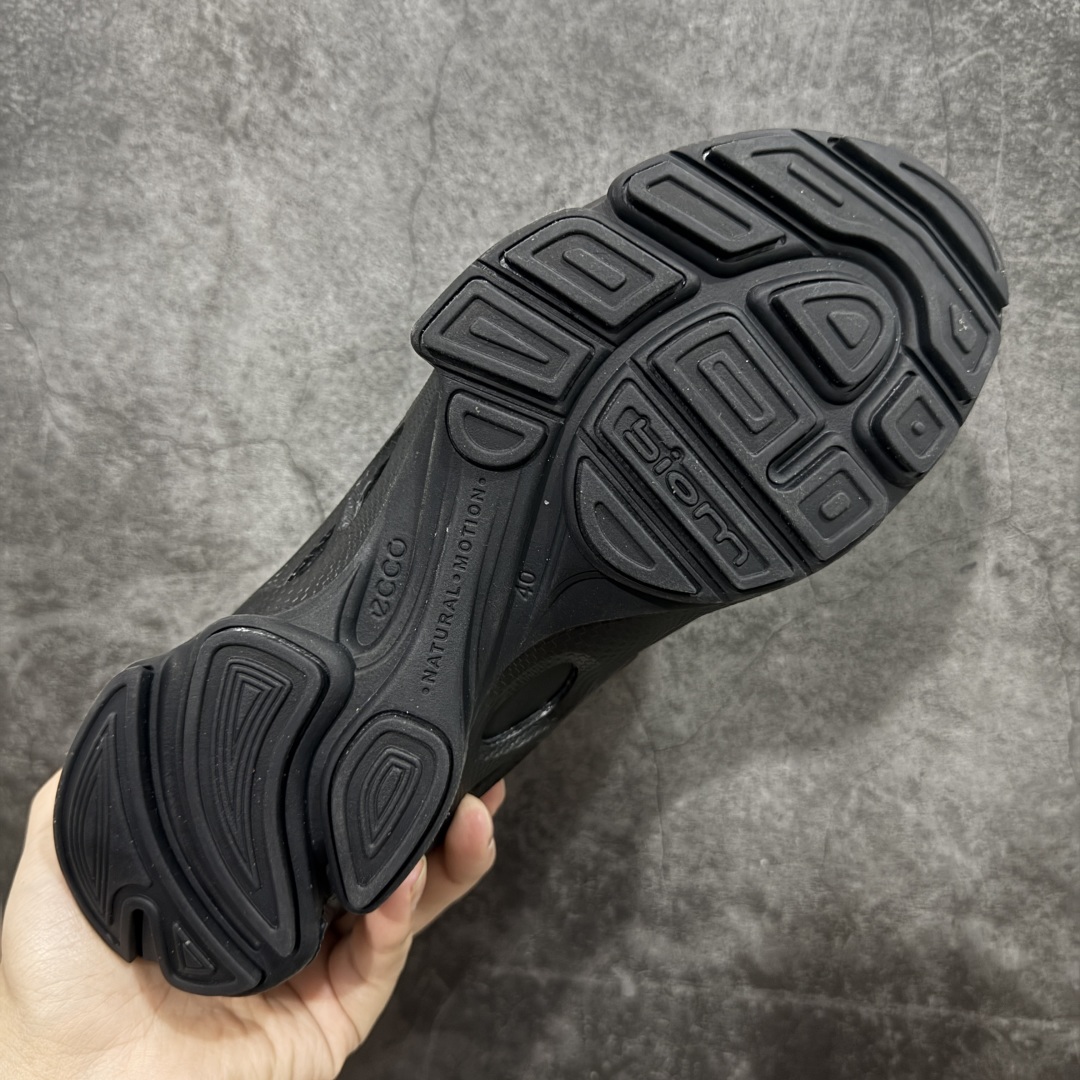 图片[9]-【广东纯原】Ecco爱步 Biom C 牛皮 轻盈舒适及踝高帮户外靴 ECCO以三大核心特征为依托：北欧设计风格、鞋履制作、积极的生活方式。北欧设计风格：北欧设计特点是独特、有格调、实用和简约，并且品质优良。鞋履制作：ECCO钟爱鞋履制作以及一切与鞋履制作相关的事物。积极的生活方式：ECCO的创始人希望制作出的鞋履无需磨合，即可完美贴合脚型，帮助人们享受行走的乐趣。ECCO的成功源自其产品质量和创新的技术水平，恪守“鞋遵循双足”的设计理念，将的舒适度和风格融为一体。ECCO跑遍全世界寻找创新的原料。从制革制鞋一体化的设置，源头上控制皮革质量，确保对人体无害。 尺码：38 39 40 41 42 43 44 （皮鞋码）-选品中心