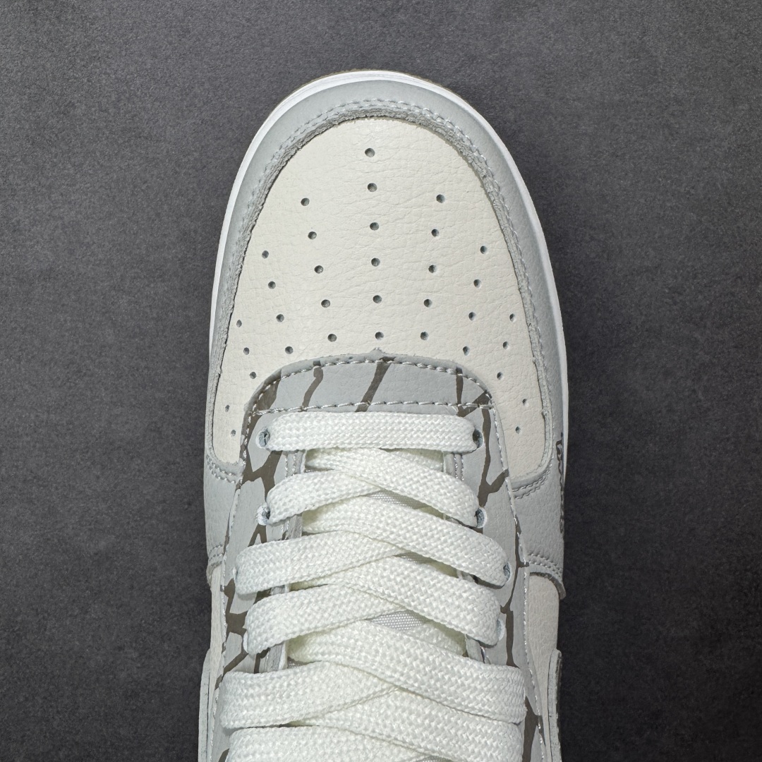 图片[8]-【定制版】Nike Air Force 1 \’07 Low 斯图西联名 空军一号 高端定制 低帮 运动鞋 休闲鞋 折边针车 工艺难度大 原楦头原纸板 原装鞋盒 定制五金配件 内置全掌气垫 原厂鞋底 货号：XJ9168-004 尺码：36 36.5 37.5 38 38.5 39 40 40.5 41 42 42.5 43 44 44.5 45-选品中心