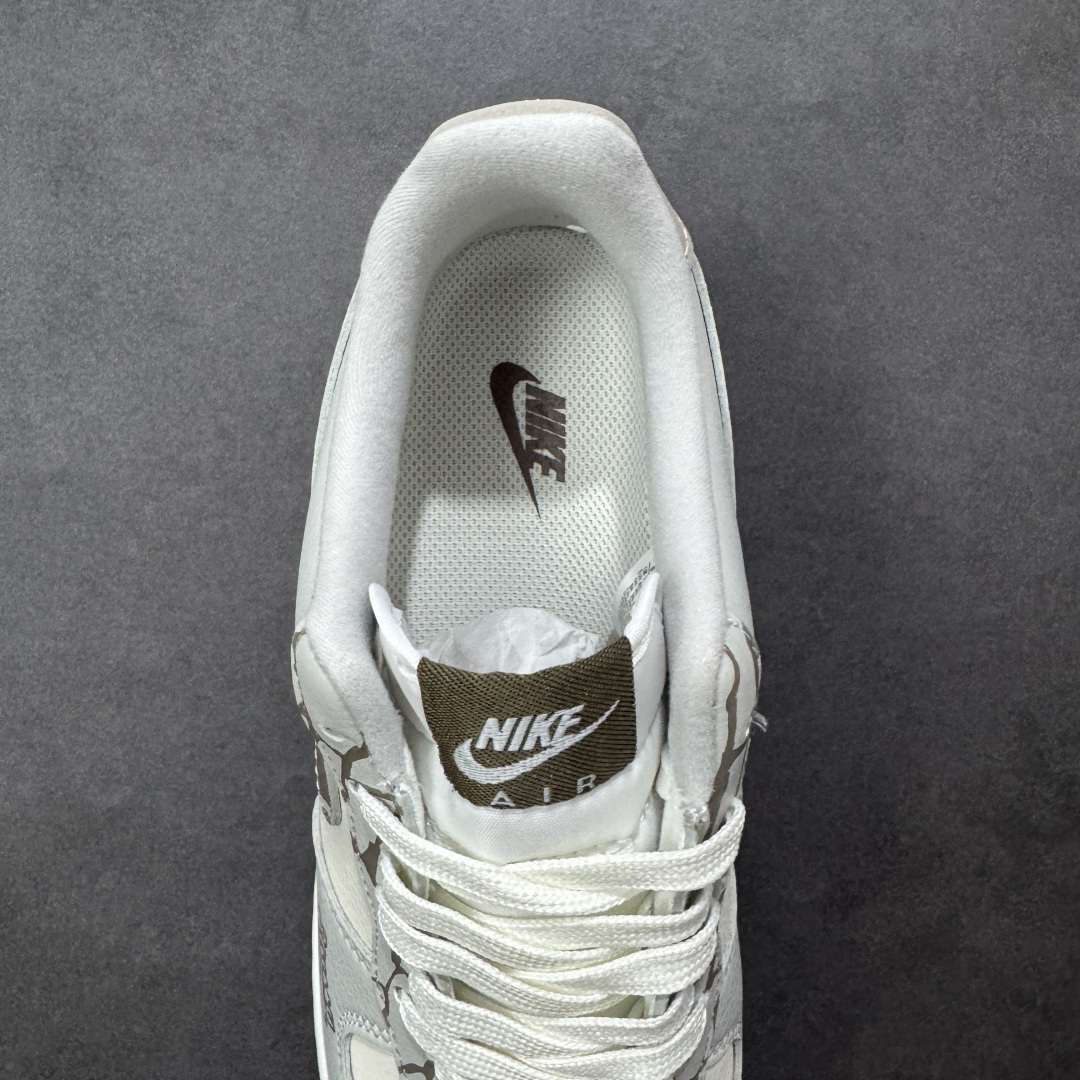 图片[7]-【定制版】Nike Air Force 1 \’07 Low 斯图西联名 空军一号 高端定制 低帮 运动鞋 休闲鞋 折边针车 工艺难度大 原楦头原纸板 原装鞋盒 定制五金配件 内置全掌气垫 原厂鞋底 货号：XJ9168-004 尺码：36 36.5 37.5 38 38.5 39 40 40.5 41 42 42.5 43 44 44.5 45-选品中心