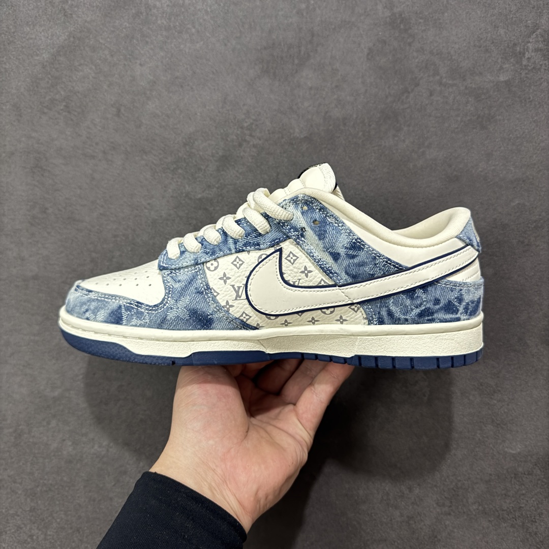 图片[2]-【定制版】Nike SB Dunk Low“LV联名——白蓝水牛仔” 高端定制 低帮休闲板鞋 定制鞋盒 高端防水牛仔布 顶级夜光效 Ortholite鞋垫透气防臭 大厂纯原品质出货 超高清洁度 皮料切割干净无任何毛边 细节完美 货号：YF9511-903 尺码：36 36.5 37.5 38 38.5 39 40 40.5 41 42 42.5 43 44 44.5 45 编码：HXSB330340-选品中心