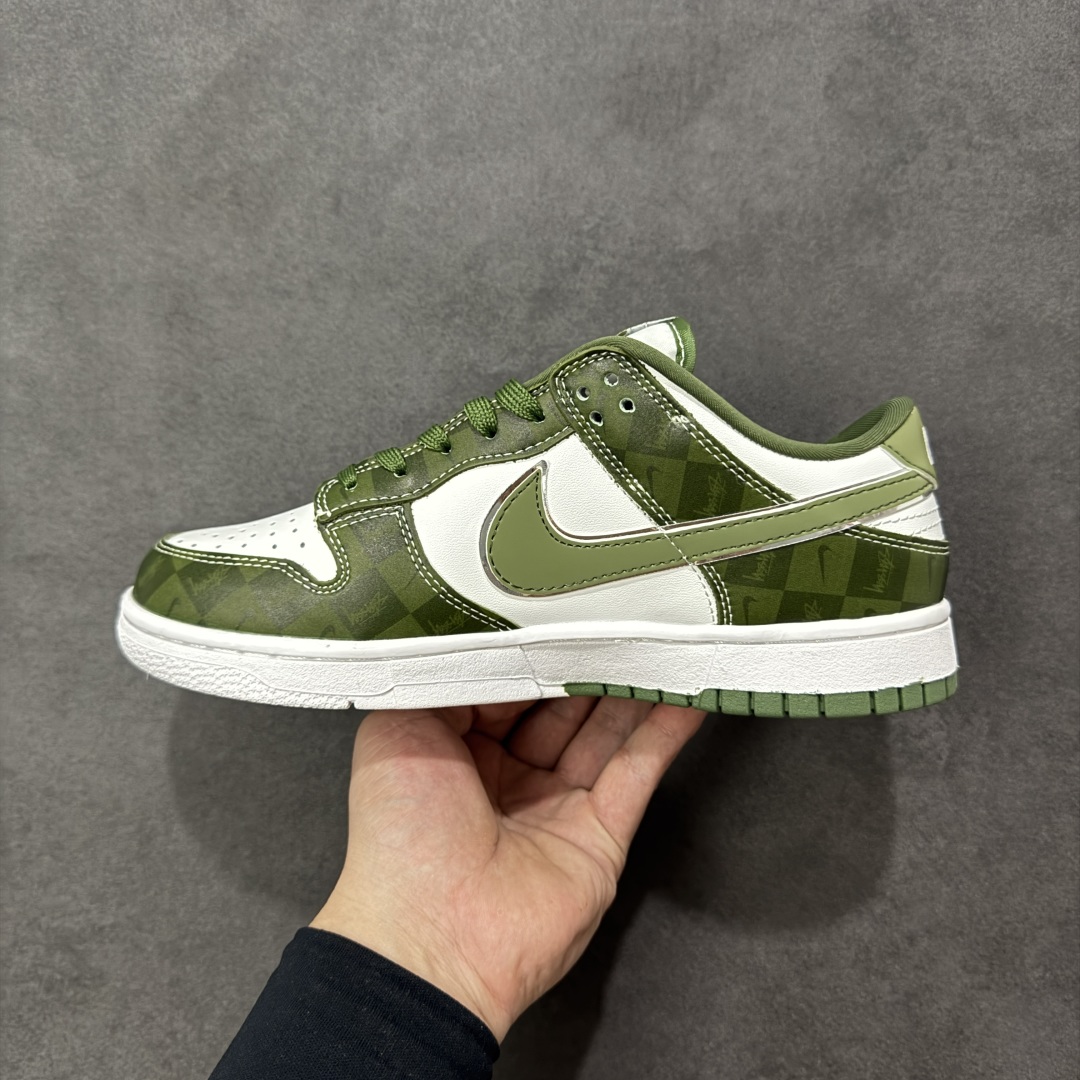 图片[2]-【定制版】Nike SB Dunk Low“斯图西联名——双拼迷彩” 周年高端定制 低帮休闲板鞋 定制鞋盒 大厂纯原品质出货 超高清洁度 皮料切割干净无任何毛边 细节完美 货号：DG1988-010 尺码：36 36.5 37.5 38 38.5 39 40 40.5 41 42 42.5 43 44 44.5 45 编码：HXSB330340-选品中心