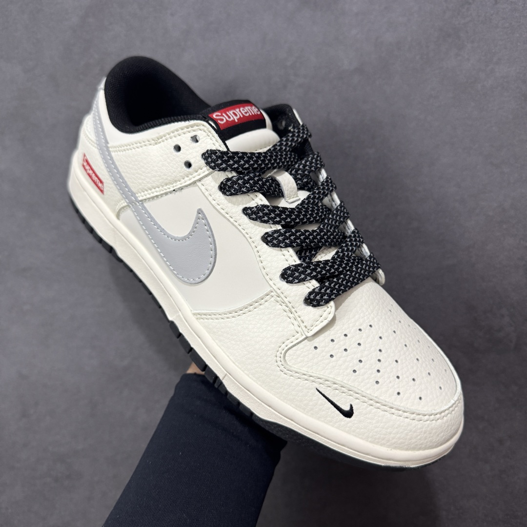 图片[3]-【定制版】Nike SB Dunk Low Supreme联名 米黑灰 周年高端定制 低帮休闲板鞋 #定制鞋盒 大厂纯原品质出货 超高清洁度 皮料切割干净无任何毛边 细节完美 货号：JP1628-030 尺码：36 36.5 37.5 38 38.5 39 40 40.5 41 42 42.5 43 44 44.5 45-选品中心