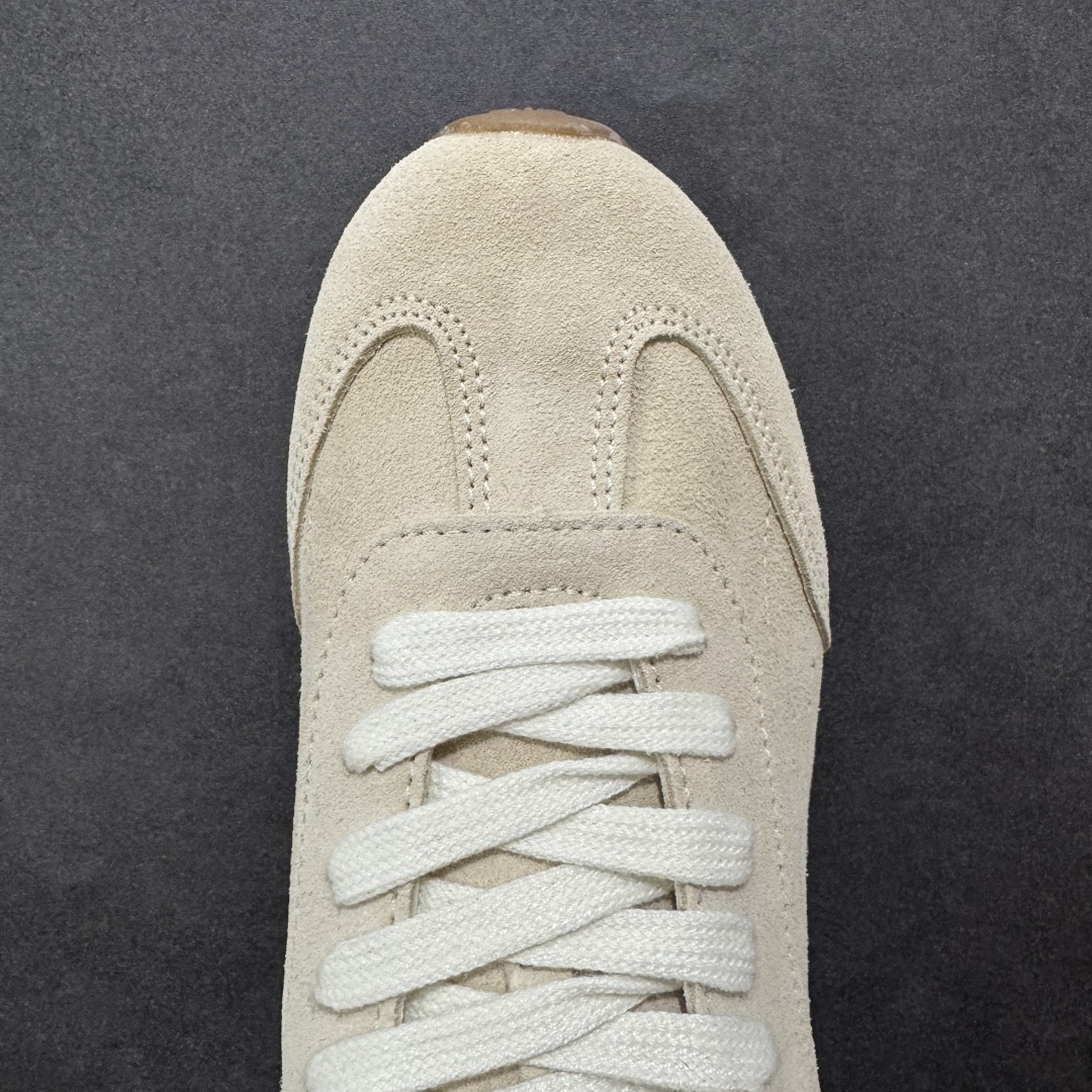 图片[8]-【Top版本】Alo yoga Sunset 舒适生活休闲鞋 原材料 版型完美 高品质 品牌故事Alo Yoga于2007年创立于洛杉矶，意在传播有意识的运动，同时激发人们的健康识与创造力。品牌的核心理念在于制作能够带来完美体验的瑜伽服饰与功能性单品，让有意识的运动融入并改变生活。Alo Yoga将其设计延伸到日常服饰概念，坚持不懈地捕捉当代时尚潮流，将品牌的运动美学理念、精致前卫的设计与舒适功能面料完美结合。与此同时，Alo Yoga的设计受到了时尚界人士与名人们的追捧，Talor Swift、Kendall Jenner等街拍照片中都曾出现品牌不同单品的身影。 尺码：36 – 45-选品中心