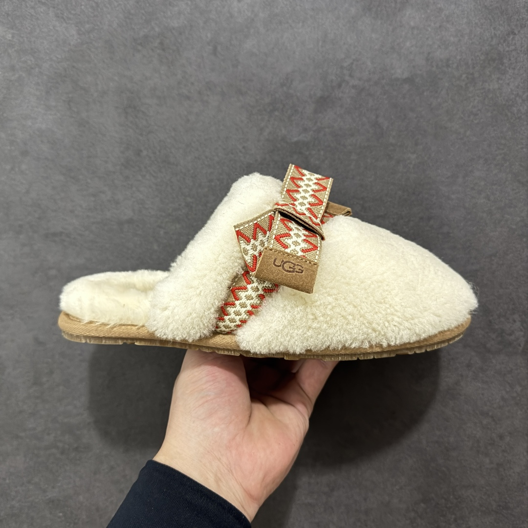 【纯原H版】UGG 8266 麦克斯蝴蝶结秋冬羊皮毛一体拖鞋 市场天花板品质 欢迎对比🆚 十年ZP代工厂老师傅工艺纯手工打造原汁原味UGG 市场最强版 没有之一 鞋面设计：选用隆丰A级进口羊皮毛，质地细腻，手感丰满;尺寸间隙均匀，柔软，深度保暖;吸湿、透气、排汗鞋子 内里：优质澳洲羔羊皮分子结构可将水蒸气吸进多孔构体中，吸湿性好，透气性极佳，保持脚底干爽 鞋底设计：塑模EVA极富弹性，加持胎面设计，升级版独家私模，柔软回弹性好，耐折耐磨，防滑防踢 尺码： 35 36 37 38 39 40 8266-棕色\\t8266-白色-选品中心