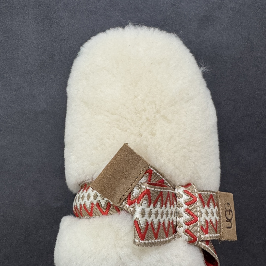 图片[8]-【纯原H版】UGG 8266 麦克斯蝴蝶结秋冬羊皮毛一体拖鞋 市场天花板品质 欢迎对比🆚 十年ZP代工厂老师傅工艺纯手工打造原汁原味UGG 市场最强版 没有之一 鞋面设计：选用隆丰A级进口羊皮毛，质地细腻，手感丰满;尺寸间隙均匀，柔软，深度保暖;吸湿、透气、排汗鞋子 内里：优质澳洲羔羊皮分子结构可将水蒸气吸进多孔构体中，吸湿性好，透气性极佳，保持脚底干爽 鞋底设计：塑模EVA极富弹性，加持胎面设计，升级版独家私模，柔软回弹性好，耐折耐磨，防滑防踢 尺码： 35 36 37 38 39 40 8266-棕色\\t8266-白色-选品中心