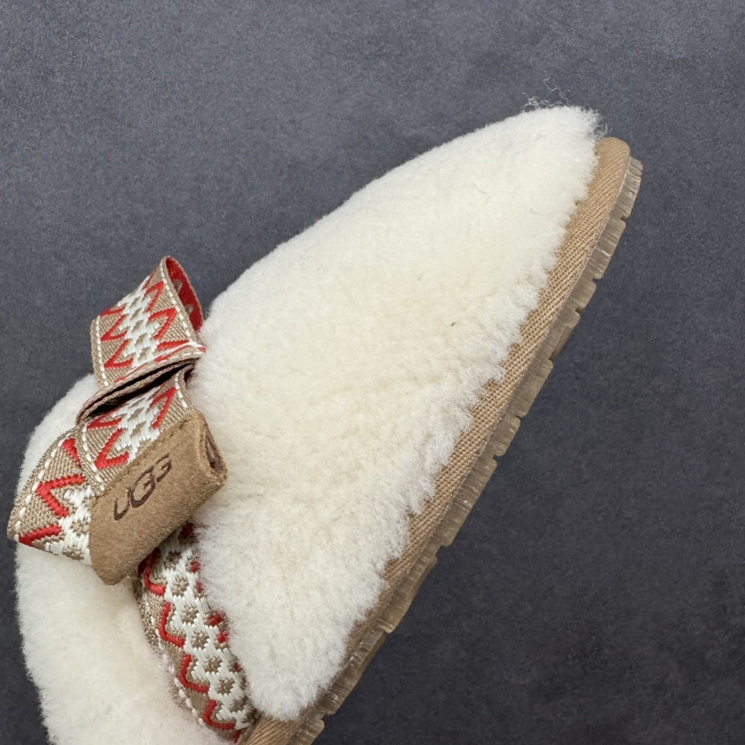 图片[5]-【纯原H版】UGG 8266 麦克斯蝴蝶结秋冬羊皮毛一体拖鞋 市场天花板品质 欢迎对比🆚 十年ZP代工厂老师傅工艺纯手工打造原汁原味UGG 市场最强版 没有之一 鞋面设计：选用隆丰A级进口羊皮毛，质地细腻，手感丰满;尺寸间隙均匀，柔软，深度保暖;吸湿、透气、排汗鞋子 内里：优质澳洲羔羊皮分子结构可将水蒸气吸进多孔构体中，吸湿性好，透气性极佳，保持脚底干爽 鞋底设计：塑模EVA极富弹性，加持胎面设计，升级版独家私模，柔软回弹性好，耐折耐磨，防滑防踢 尺码： 35 36 37 38 39 40 8266-棕色\\t8266-白色-选品中心