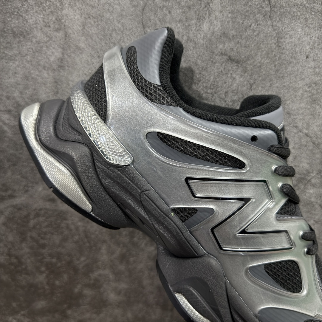 图片[7]-【纯原版】 New Balance NB9060 联名款 复古休闲运动慢跑鞋 灰色 U9060ISA 全套原楦原纸板原厂数据开发 进口三明治网面 原装进口翻毛皮料正确绒感卡色 正确中底拉帮中底网布细节 原厂标裁 带紫光防伪 定制后跟透明水晶模块 冲裁组合 大底贴合程度胶水上色把控完美 整洁度挑战全网艺术家 多道序QC把关品质完善 匠心打造 耗时两个月开发完成 工艺极其复杂难度可想而知 新开独立私模大底 全网唯一正确六层组合大底 高端零售专供产物 尺码：36 37 37.5 38 38.5 39 40 40.5 41 42 42.5 43 44 45 46.5-选品中心