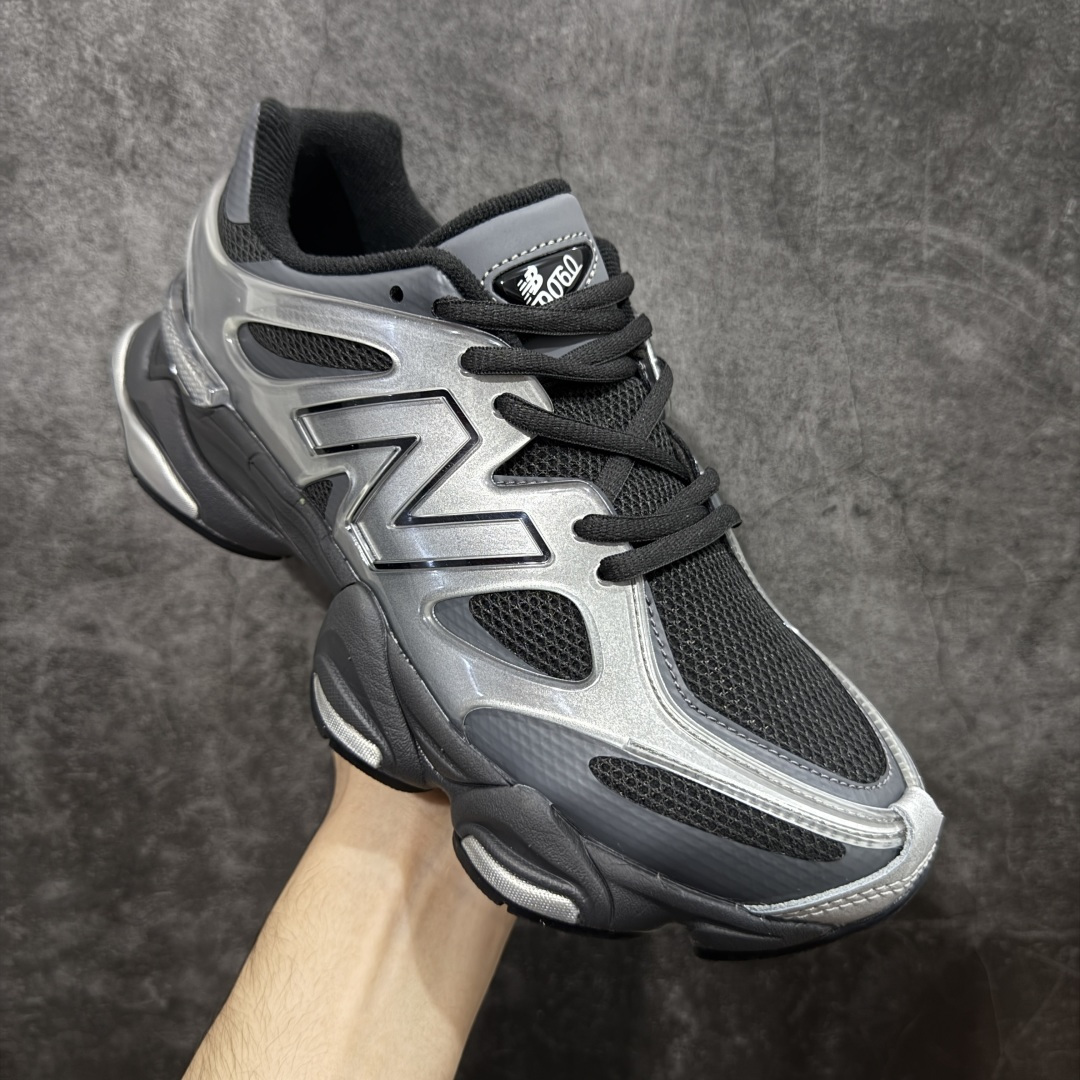 图片[3]-【纯原版】 New Balance NB9060 联名款 复古休闲运动慢跑鞋 灰色 U9060ISA 全套原楦原纸板原厂数据开发 进口三明治网面 原装进口翻毛皮料正确绒感卡色 正确中底拉帮中底网布细节 原厂标裁 带紫光防伪 定制后跟透明水晶模块 冲裁组合 大底贴合程度胶水上色把控完美 整洁度挑战全网艺术家 多道序QC把关品质完善 匠心打造 耗时两个月开发完成 工艺极其复杂难度可想而知 新开独立私模大底 全网唯一正确六层组合大底 高端零售专供产物 尺码：36 37 37.5 38 38.5 39 40 40.5 41 42 42.5 43 44 45 46.5-选品中心