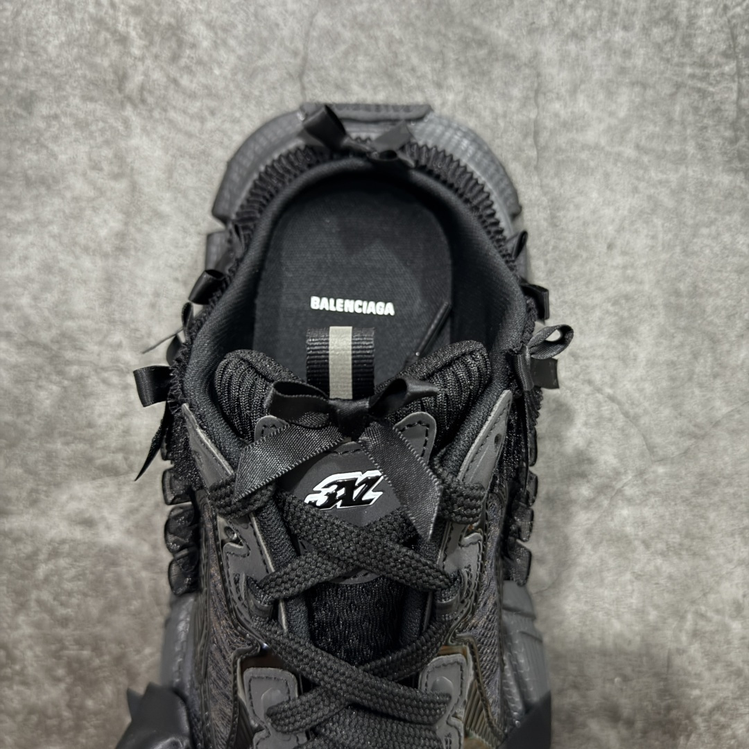 图片[8]-【VG版本】Balenciaga 3XL Denim 官方同步 巴黎世家十代 新款蕾丝蝴蝶结半拖黑色 全套原纸板楦头开发 最原汁原味的灵魂版型 全鞋荧光划线卡点 胶水把控整洁度追求极致完美 每一双都是工艺品 多重QC质检 超越公司货的品控标准 实实在在的免检产品 原盒原配 正确字体电绣 粗细、位置、大小正确 侧边TPU 透气孔匹配意产原版 正确分离大底 TPU软底 原版一致大底LOGO 立体感十足 原厂皮料水洗做旧 采购原厂网纱 不含皮革 网布材料和聚氨酯 磨损效果 鞋头边缘和后帮 Balenciaga 徽标 鞋面和后跟凸印尺码 鞋舌 3XL 橡胶品牌标识和反光细节 鞋帮拉袢和鞋舌拉祥 配反光细节 备用鞋带在鞋履前侧 可在穿着前取下 便于不同造型搭配 正常尺码 尺码：35 36 37 38 39 40 41 42-选品中心