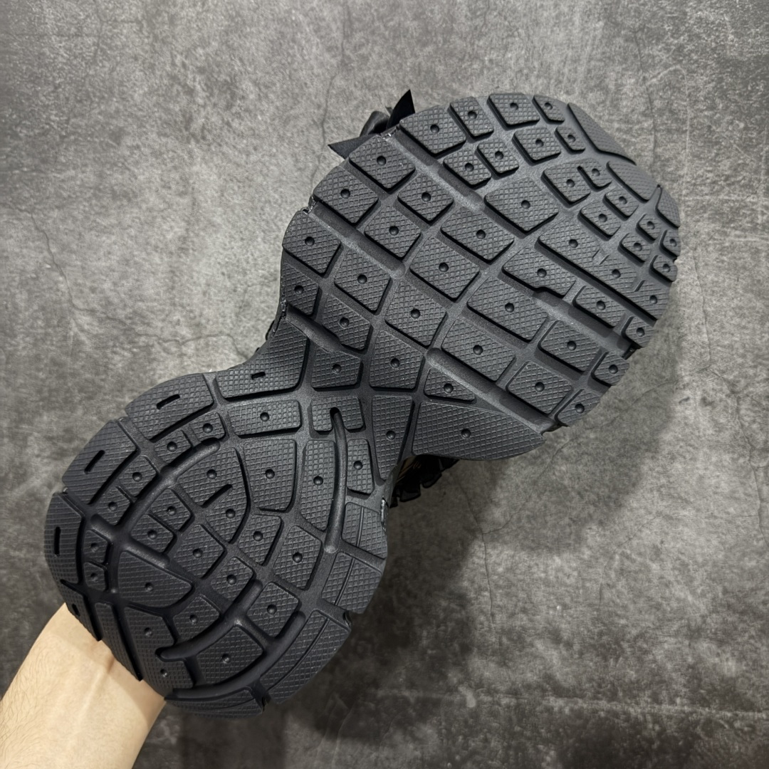 图片[9]-【VG版本】Balenciaga 3XL Denim 官方同步 巴黎世家十代 新款蕾丝蝴蝶结半拖黑色 全套原纸板楦头开发 最原汁原味的灵魂版型 全鞋荧光划线卡点 胶水把控整洁度追求极致完美 每一双都是工艺品 多重QC质检 超越公司货的品控标准 实实在在的免检产品 原盒原配 正确字体电绣 粗细、位置、大小正确 侧边TPU 透气孔匹配意产原版 正确分离大底 TPU软底 原版一致大底LOGO 立体感十足 原厂皮料水洗做旧 采购原厂网纱 不含皮革 网布材料和聚氨酯 磨损效果 鞋头边缘和后帮 Balenciaga 徽标 鞋面和后跟凸印尺码 鞋舌 3XL 橡胶品牌标识和反光细节 鞋帮拉袢和鞋舌拉祥 配反光细节 备用鞋带在鞋履前侧 可在穿着前取下 便于不同造型搭配 正常尺码 尺码：35 36 37 38 39 40 41 42-选品中心