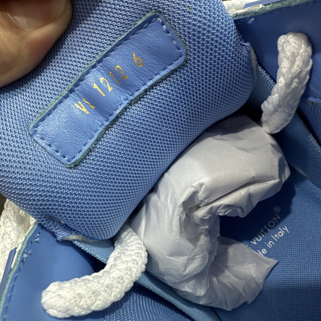 图片[7]-【PK纯原版】Louis Vuitton 路易威登 LV Trainer Maxi 小胖丁系列面包鞋 白蓝牛仔胖丁 海淘代购同渠道品质 高端零售 外贸充正专供 原版购入开发 ZP级全套包装 完美楦型 正确卡色 大底TPU 质感媲美原版 细节与原版一致 请注意区分市面通货材 尺码：39 40 41 42 43 44 45 46-选品中心