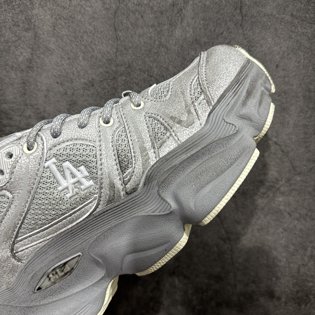 图片[6]-【纯原版】MLB Winner Chunky 25新款 NY百搭舒适休闲潮流运动厚底增高 防滑耐磨 低帮 老爹鞋 男女同款 潮流厚底时尚街头赛博皮面老爹鞋 MLB官方同步出货 虞书欣等众多潮流明星同款 高弹双层MD大底 原楦原档案数据开发版型（完美鞋头弧度/后套收口效果🆚市面文案版本‼️） 原厂立体填充鞋舌海绵 中底注胶孔原数据开发模具大底原厂转印标市面上唯一纯原版本 原材料打造 内增高6cm 原厂1：1模具开发 原厂进口纳米材质 原厂 全套手提袋 原盒雷射防伪标包装 天猫订单品质 官网尺码：35 36 36.5 37.5 38 38.5 39 40 40.5 41 42 42.5 43 44 45-选品中心