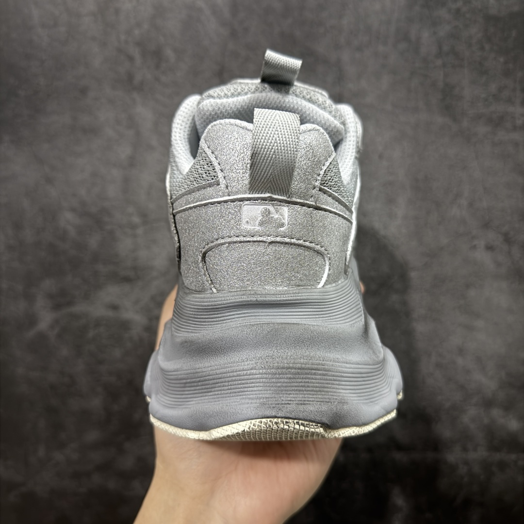 图片[4]-【纯原版】MLB Winner Chunky 25新款 NY百搭舒适休闲潮流运动厚底增高 防滑耐磨 低帮 老爹鞋 男女同款 潮流厚底时尚街头赛博皮面老爹鞋 MLB官方同步出货 虞书欣等众多潮流明星同款 高弹双层MD大底 原楦原档案数据开发版型（完美鞋头弧度/后套收口效果🆚市面文案版本‼️） 原厂立体填充鞋舌海绵 中底注胶孔原数据开发模具大底原厂转印标市面上唯一纯原版本 原材料打造 内增高6cm 原厂1：1模具开发 原厂进口纳米材质 原厂 全套手提袋 原盒雷射防伪标包装 天猫订单品质 官网尺码：35 36 36.5 37.5 38 38.5 39 40 40.5 41 42 42.5 43 44 45-选品中心