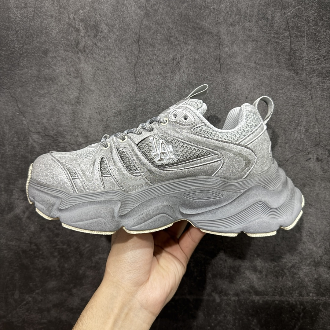 图片[2]-【纯原版】MLB Winner Chunky 25新款 NY百搭舒适休闲潮流运动厚底增高 防滑耐磨 低帮 老爹鞋 男女同款 潮流厚底时尚街头赛博皮面老爹鞋 MLB官方同步出货 虞书欣等众多潮流明星同款 高弹双层MD大底 原楦原档案数据开发版型（完美鞋头弧度/后套收口效果🆚市面文案版本‼️） 原厂立体填充鞋舌海绵 中底注胶孔原数据开发模具大底原厂转印标市面上唯一纯原版本 原材料打造 内增高6cm 原厂1：1模具开发 原厂进口纳米材质 原厂 全套手提袋 原盒雷射防伪标包装 天猫订单品质 官网尺码：35 36 36.5 37.5 38 38.5 39 40 40.5 41 42 42.5 43 44 45-选品中心