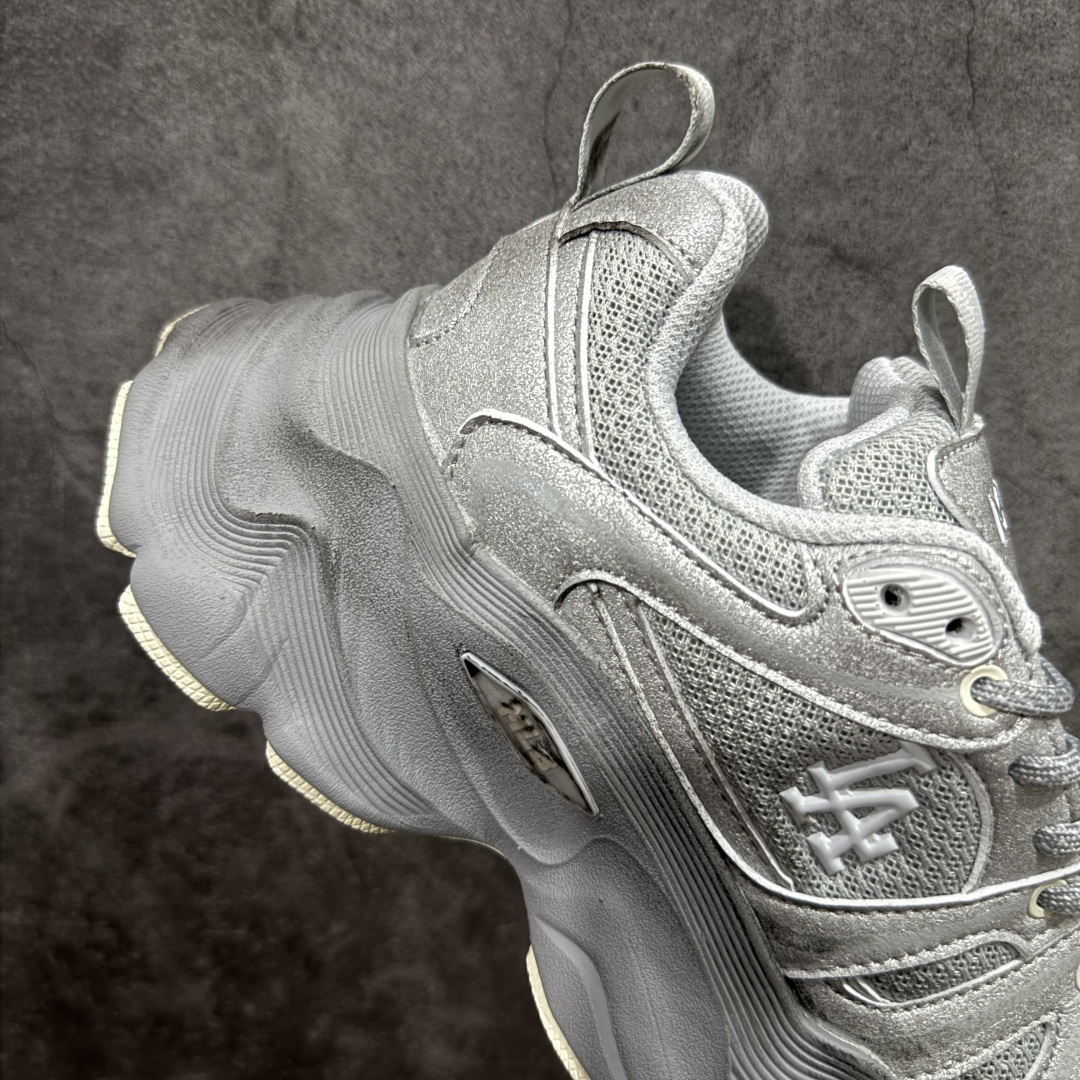 图片[7]-【纯原版】MLB Winner Chunky 25新款 NY百搭舒适休闲潮流运动厚底增高 防滑耐磨 低帮 老爹鞋 男女同款 潮流厚底时尚街头赛博皮面老爹鞋 MLB官方同步出货 虞书欣等众多潮流明星同款 高弹双层MD大底 原楦原档案数据开发版型（完美鞋头弧度/后套收口效果🆚市面文案版本‼️） 原厂立体填充鞋舌海绵 中底注胶孔原数据开发模具大底原厂转印标市面上唯一纯原版本 原材料打造 内增高6cm 原厂1：1模具开发 原厂进口纳米材质 原厂 全套手提袋 原盒雷射防伪标包装 天猫订单品质 官网尺码：35 36 36.5 37.5 38 38.5 39 40 40.5 41 42 42.5 43 44 45-选品中心