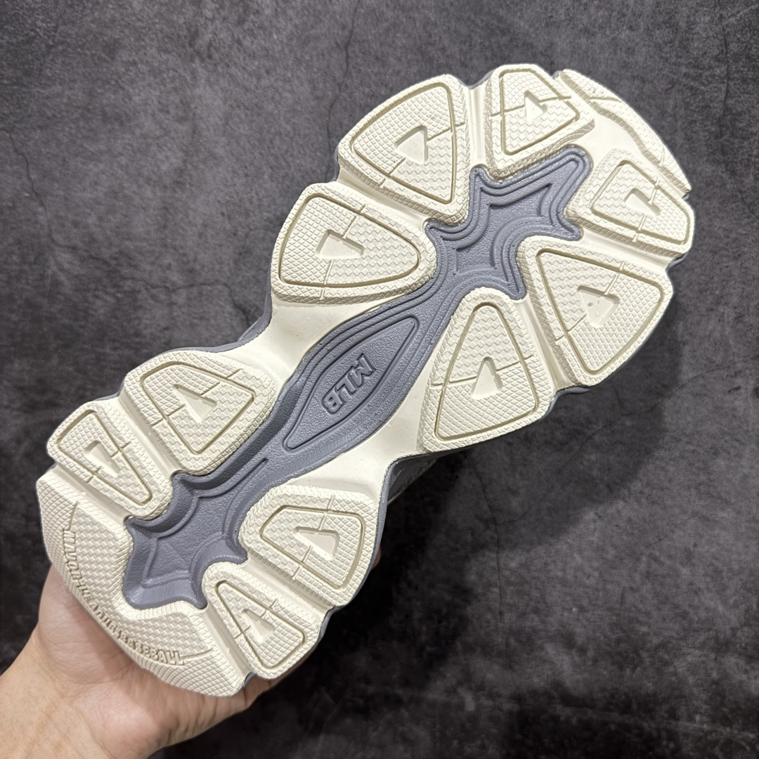 图片[9]-【纯原版】MLB Winner Chunky 25新款 NY百搭舒适休闲潮流运动厚底增高 防滑耐磨 低帮 老爹鞋 男女同款 潮流厚底时尚街头赛博皮面老爹鞋 MLB官方同步出货 虞书欣等众多潮流明星同款 高弹双层MD大底 原楦原档案数据开发版型（完美鞋头弧度/后套收口效果🆚市面文案版本‼️） 原厂立体填充鞋舌海绵 中底注胶孔原数据开发模具大底原厂转印标市面上唯一纯原版本 原材料打造 内增高6cm 原厂1：1模具开发 原厂进口纳米材质 原厂 全套手提袋 原盒雷射防伪标包装 天猫订单品质 官网尺码：35 36 36.5 37.5 38 38.5 39 40 40.5 41 42 42.5 43 44 45-选品中心