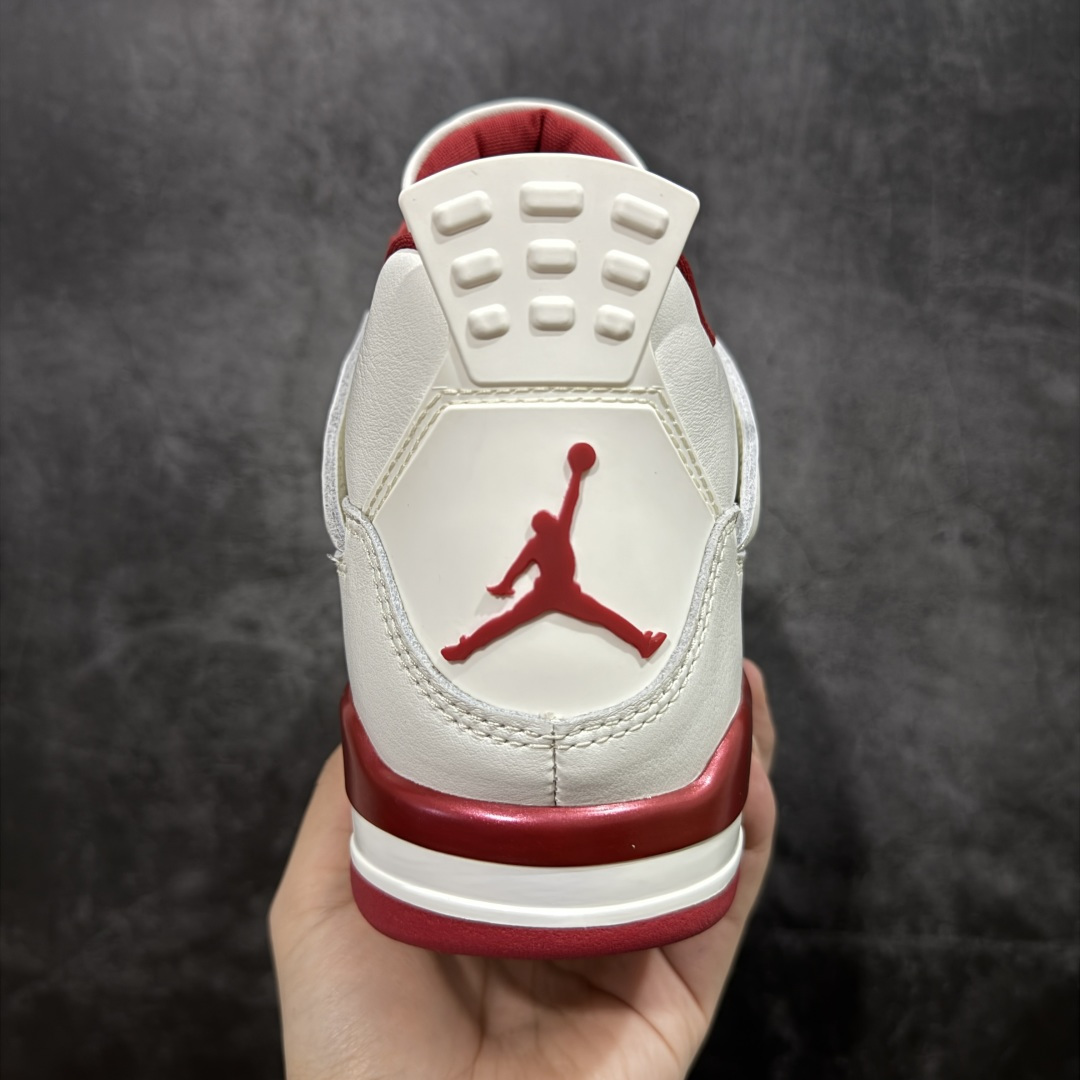 图片[4]-【OG纯原版】Air Jordan 4 Retro \”Valentine\’s Day\” AJ4 乔丹4代红色情人节 货号：HV0823-108 大厂出品 原厂原材料打造 市场天花板级别货品 欢迎对比品鉴‼️ 鞋身整体以米白色皮革为主，搭配米白色的鞋带，让鞋子看起来更有整体感。鞋侧身米白色格网透出米白色内层，鞋舌顶端米白的标签，以红色Jumpman Logoo以及Flight刺绣字样，彰显球鞋身份；鞋带孔部位的TPU装饰采用红色呈现，更具细节感。鞋帮部分和后跟位置的提环使用米白色TPU材质，给鞋身带来更多色彩层次感；最特别的地方还是鞋舌内侧和鞋垫上，加入了口红唇印图案，进一步烘托情人节的甜蜜气氛。后跟及外底Jumpman Loggo均采用红色点缀，中底使用红色妆点，复古米白色橡胶外底的设计，最后以搭载有开窗式Air Sole气垫的中底进行收尾。 货号：HV0823-108 尺码：35.5 36 36.5 37.5 38 38.5 39 40 40.5 41 42 42.5 43 44 44.5 45 46 47.5-选品中心