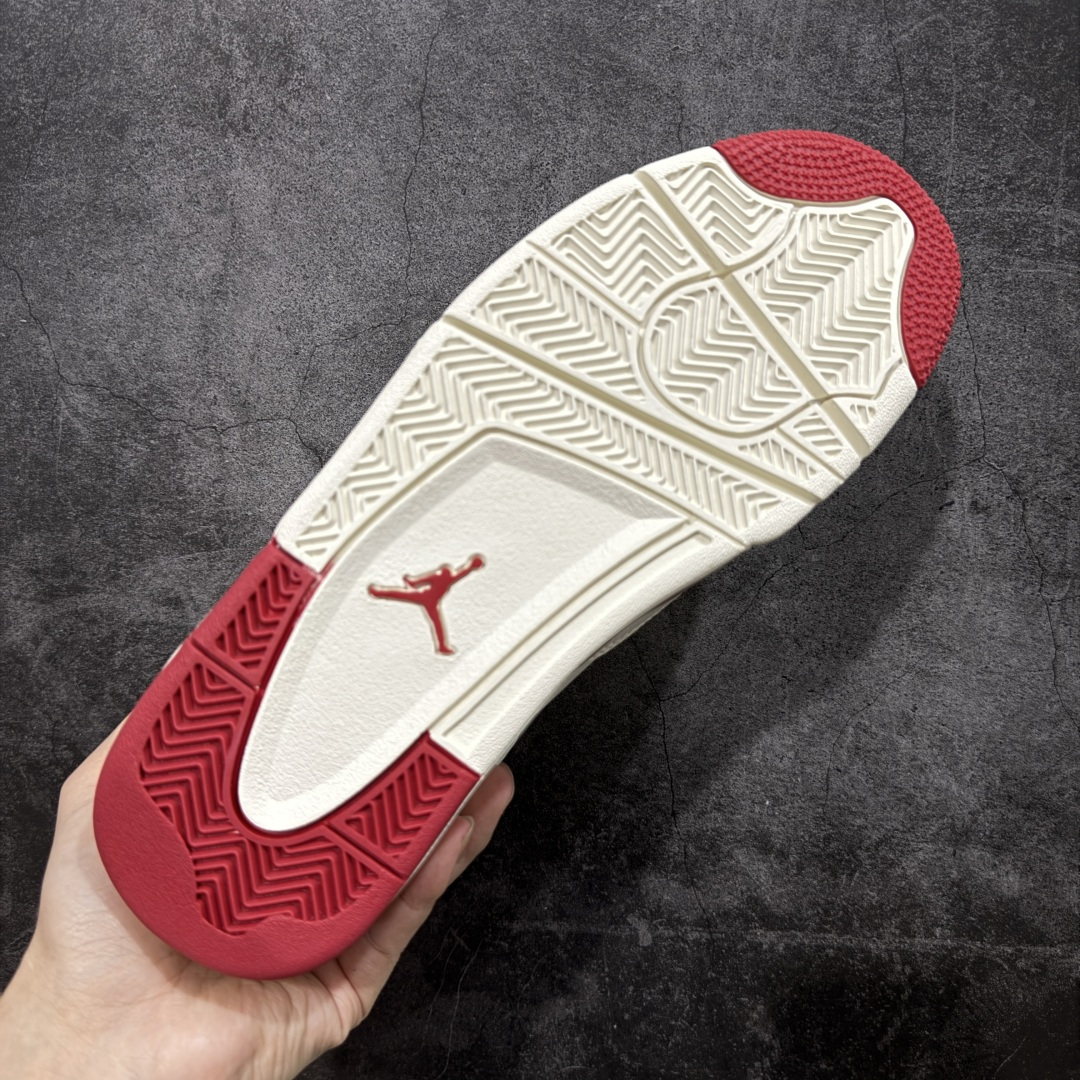 图片[9]-【OG纯原版】Air Jordan 4 Retro \”Valentine\’s Day\” AJ4 乔丹4代红色情人节 货号：HV0823-108 大厂出品 原厂原材料打造 市场天花板级别货品 欢迎对比品鉴‼️ 鞋身整体以米白色皮革为主，搭配米白色的鞋带，让鞋子看起来更有整体感。鞋侧身米白色格网透出米白色内层，鞋舌顶端米白的标签，以红色Jumpman Logoo以及Flight刺绣字样，彰显球鞋身份；鞋带孔部位的TPU装饰采用红色呈现，更具细节感。鞋帮部分和后跟位置的提环使用米白色TPU材质，给鞋身带来更多色彩层次感；最特别的地方还是鞋舌内侧和鞋垫上，加入了口红唇印图案，进一步烘托情人节的甜蜜气氛。后跟及外底Jumpman Loggo均采用红色点缀，中底使用红色妆点，复古米白色橡胶外底的设计，最后以搭载有开窗式Air Sole气垫的中底进行收尾。 货号：HV0823-108 尺码：35.5 36 36.5 37.5 38 38.5 39 40 40.5 41 42 42.5 43 44 44.5 45 46 47.5-选品中心