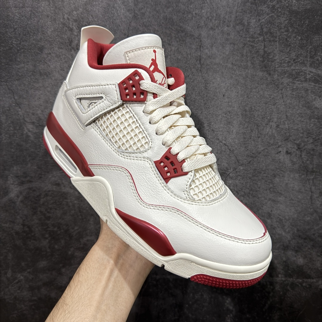 图片[3]-【OG纯原版】Air Jordan 4 Retro \”Valentine\’s Day\” AJ4 乔丹4代红色情人节 货号：HV0823-108 大厂出品 原厂原材料打造 市场天花板级别货品 欢迎对比品鉴‼️ 鞋身整体以米白色皮革为主，搭配米白色的鞋带，让鞋子看起来更有整体感。鞋侧身米白色格网透出米白色内层，鞋舌顶端米白的标签，以红色Jumpman Logoo以及Flight刺绣字样，彰显球鞋身份；鞋带孔部位的TPU装饰采用红色呈现，更具细节感。鞋帮部分和后跟位置的提环使用米白色TPU材质，给鞋身带来更多色彩层次感；最特别的地方还是鞋舌内侧和鞋垫上，加入了口红唇印图案，进一步烘托情人节的甜蜜气氛。后跟及外底Jumpman Loggo均采用红色点缀，中底使用红色妆点，复古米白色橡胶外底的设计，最后以搭载有开窗式Air Sole气垫的中底进行收尾。 货号：HV0823-108 尺码：35.5 36 36.5 37.5 38 38.5 39 40 40.5 41 42 42.5 43 44 44.5 45 46 47.5-选品中心