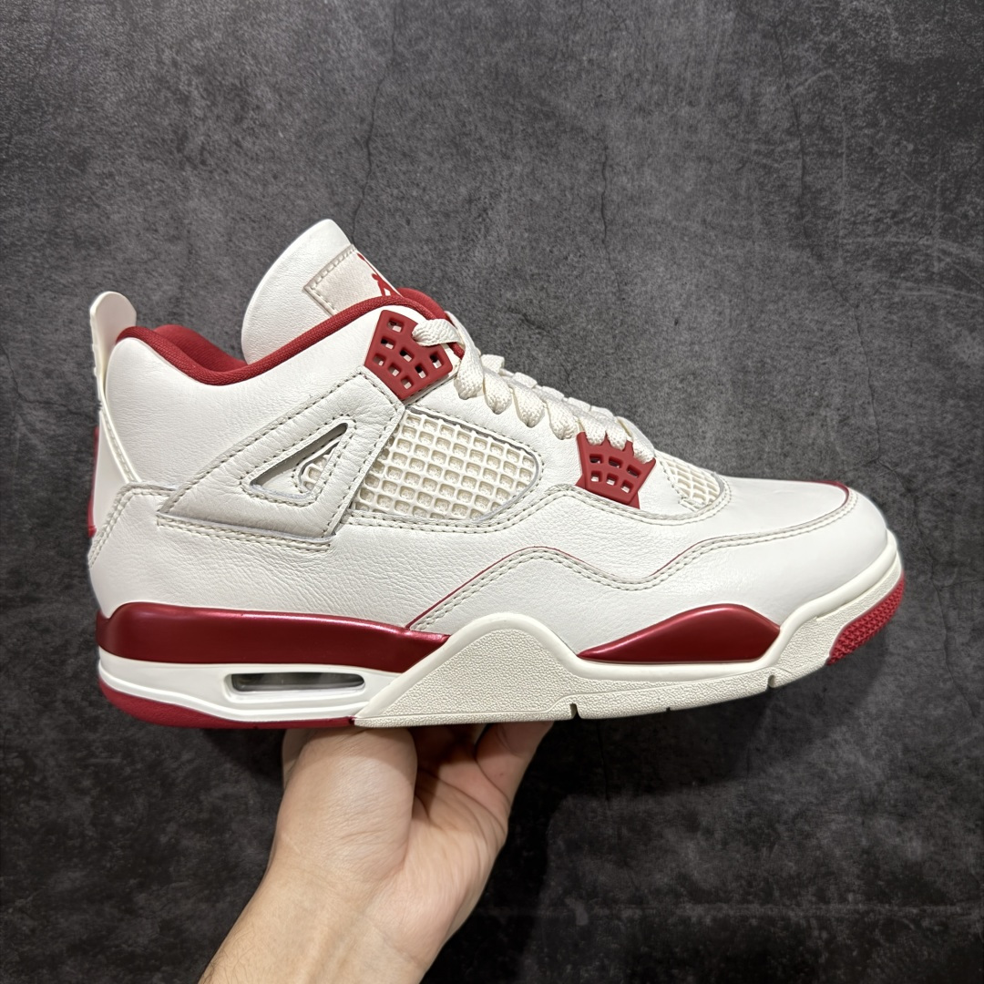 【OG纯原版】Air Jordan 4 Retro \”Valentine\’s Day\” AJ4 乔丹4代红色情人节 货号：HV0823-108 大厂出品 原厂原材料打造 市场天花板级别货品 欢迎对比品鉴‼️ 鞋身整体以米白色皮革为主，搭配米白色的鞋带，让鞋子看起来更有整体感。鞋侧身米白色格网透出米白色内层，鞋舌顶端米白的标签，以红色Jumpman Logoo以及Flight刺绣字样，彰显球鞋身份；鞋带孔部位的TPU装饰采用红色呈现，更具细节感。鞋帮部分和后跟位置的提环使用米白色TPU材质，给鞋身带来更多色彩层次感；最特别的地方还是鞋舌内侧和鞋垫上，加入了口红唇印图案，进一步烘托情人节的甜蜜气氛。后跟及外底Jumpman Loggo均采用红色点缀，中底使用红色妆点，复古米白色橡胶外底的设计，最后以搭载有开窗式Air Sole气垫的中底进行收尾。 货号：HV0823-108 尺码：35.5 36 36.5 37.5 38 38.5 39 40 40.5 41 42 42.5 43 44 44.5 45 46 47.5-选品中心