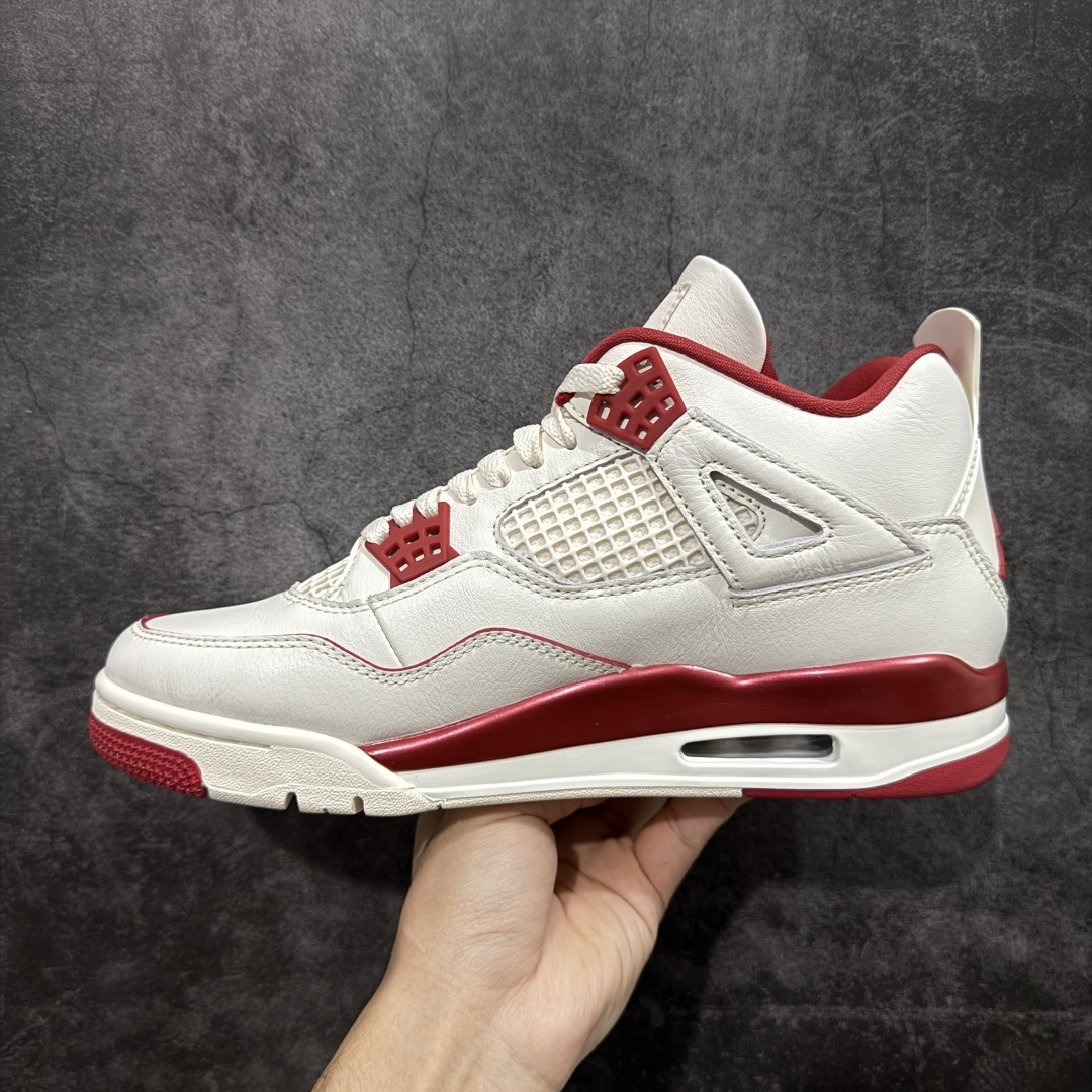 图片[2]-【OG纯原版】Air Jordan 4 Retro \”Valentine\’s Day\” AJ4 乔丹4代红色情人节 货号：HV0823-108 大厂出品 原厂原材料打造 市场天花板级别货品 欢迎对比品鉴‼️ 鞋身整体以米白色皮革为主，搭配米白色的鞋带，让鞋子看起来更有整体感。鞋侧身米白色格网透出米白色内层，鞋舌顶端米白的标签，以红色Jumpman Logoo以及Flight刺绣字样，彰显球鞋身份；鞋带孔部位的TPU装饰采用红色呈现，更具细节感。鞋帮部分和后跟位置的提环使用米白色TPU材质，给鞋身带来更多色彩层次感；最特别的地方还是鞋舌内侧和鞋垫上，加入了口红唇印图案，进一步烘托情人节的甜蜜气氛。后跟及外底Jumpman Loggo均采用红色点缀，中底使用红色妆点，复古米白色橡胶外底的设计，最后以搭载有开窗式Air Sole气垫的中底进行收尾。 货号：HV0823-108 尺码：35.5 36 36.5 37.5 38 38.5 39 40 40.5 41 42 42.5 43 44 44.5 45 46 47.5-选品中心