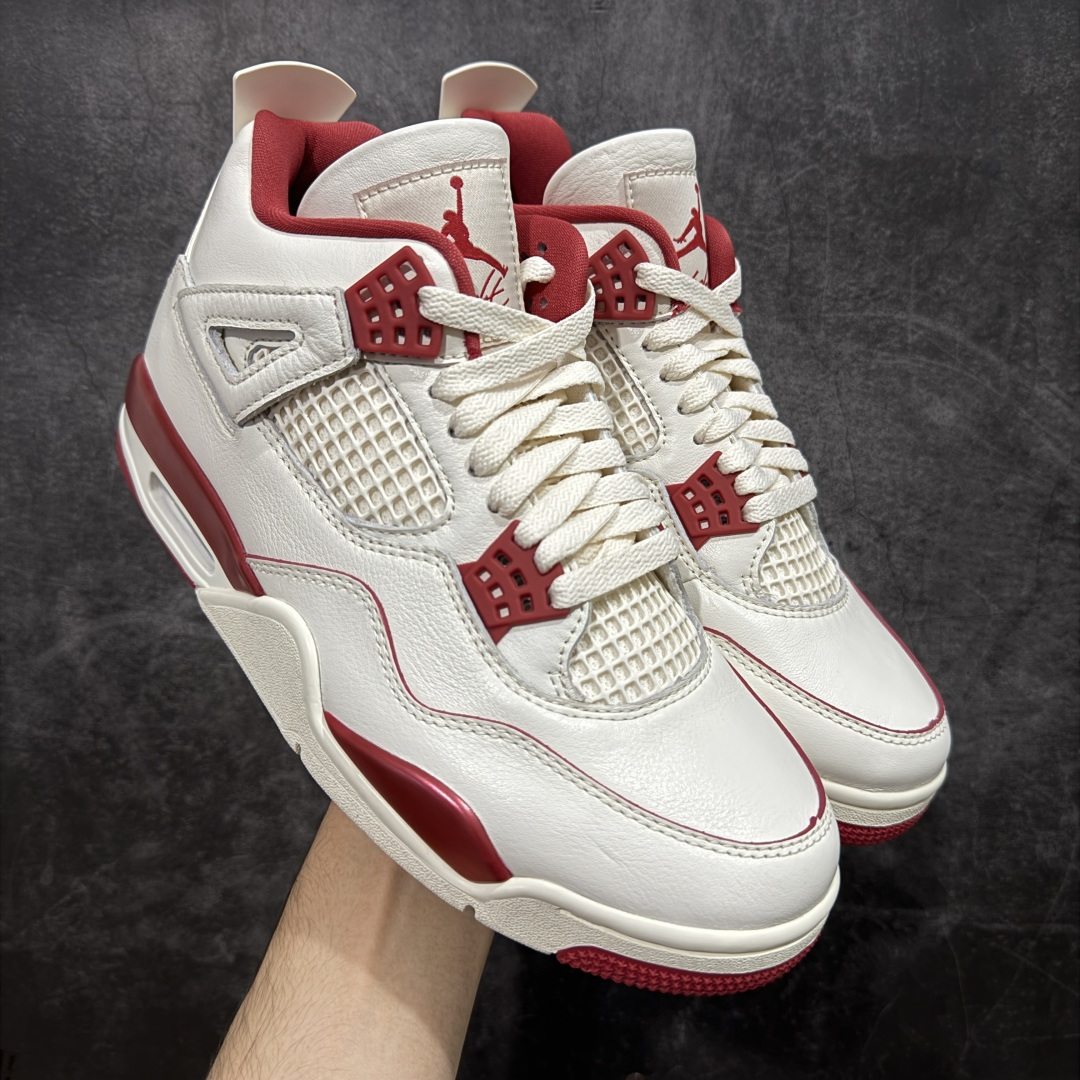 【OG纯原版】Air Jordan 4 Retro \”Valentine\’s Day\” AJ4 乔丹4代红色情人节 货号：HV0823-108 大厂出品 原厂原材料打造 市场天花板级别货品 欢迎对比品鉴‼️ 鞋身整体以米白色皮革为主，搭配米白色的鞋带，让鞋子看起来更有整体感。鞋侧身米白色格网透出米白色内层，鞋舌顶端米白的标签，以红色Jumpman Logoo以及Flight刺绣字样，彰显球鞋身份；鞋带孔部位的TPU装饰采用红色呈现，更具细节感。鞋帮部分和后跟位置的提环使用米白色TPU材质，给鞋身带来更多色彩层次感；最特别的地方还是鞋舌内侧和鞋垫上，加入了口红唇印图案，进一步烘托情人节的甜蜜气氛。后跟及外底Jumpman Loggo均采用红色点缀，中底使用红色妆点，复古米白色橡胶外底的设计，最后以搭载有开窗式Air Sole气垫的中底进行收尾。 货号：HV0823-108 尺码：35.5 36 36.5 37.5 38 38.5 39 40 40.5 41 42 42.5 43 44 44.5 45 46 47.5-选品中心
