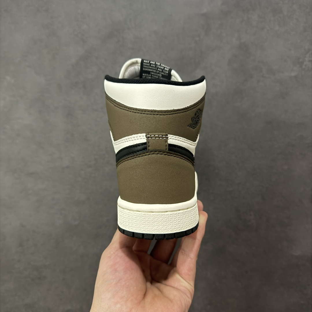 图片[4]-【H11版本】耐克Nike Air Jordan 1 Retro High OG AJ1代经典复古经典高帮摩卡百搭文化篮球鞋 555088-105 公司级真标半码制#原档案原数据开发版型#采用荔枝纹头层皮革鞋面材质#原厂立体填充鞋舌海绵#中底注胶孔及缜密中底拉帮工艺#原数据开发模具大底 尺码： 35.5 36 36.5 37.5 38 38.5 39 40 40.5 41 42 42.5 43 44 44.5 45 46 47.5 编码：H1B290300-选品中心