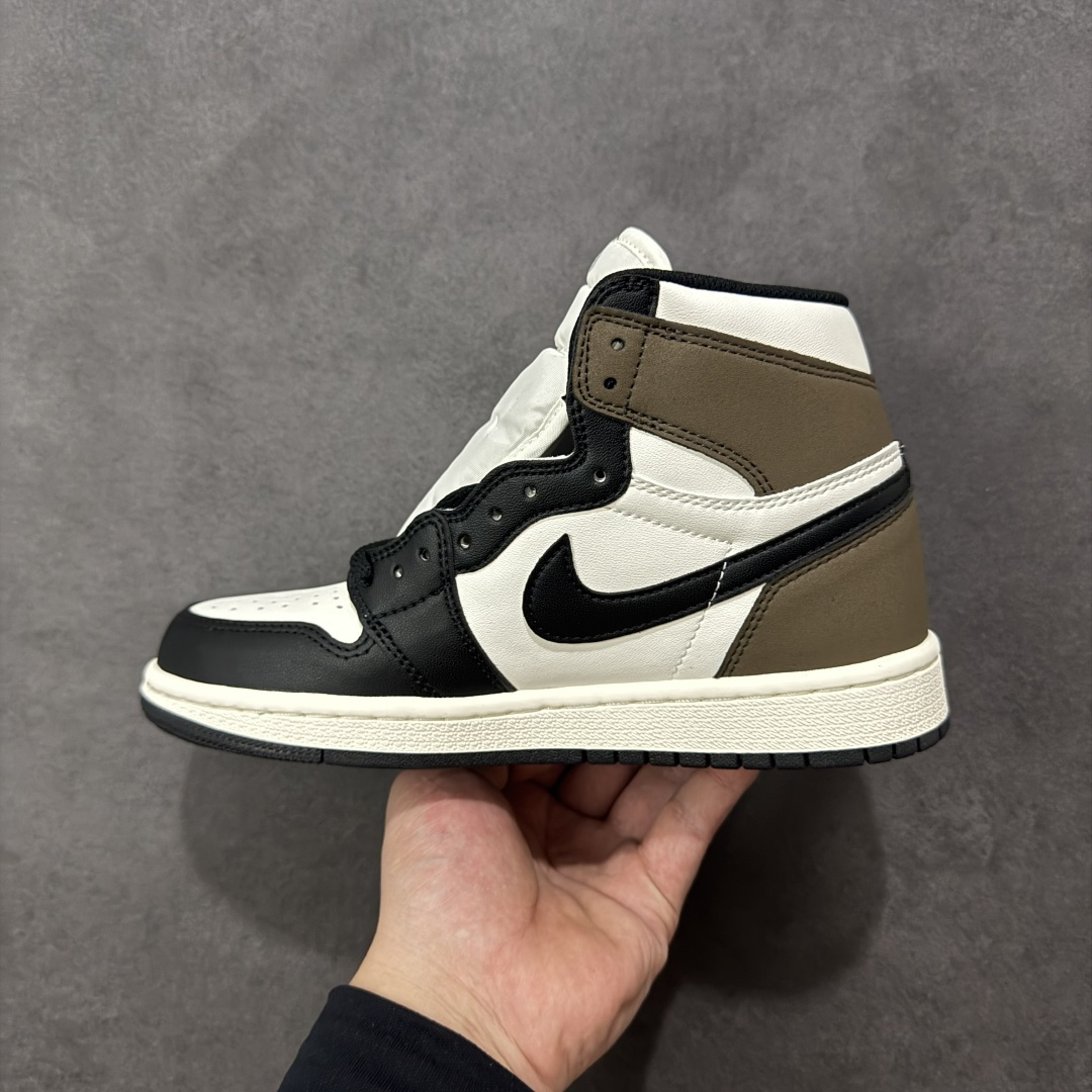 图片[2]-【H11版本】耐克Nike Air Jordan 1 Retro High OG AJ1代经典复古经典高帮摩卡百搭文化篮球鞋 555088-105 公司级真标半码制#原档案原数据开发版型#采用荔枝纹头层皮革鞋面材质#原厂立体填充鞋舌海绵#中底注胶孔及缜密中底拉帮工艺#原数据开发模具大底 尺码： 35.5 36 36.5 37.5 38 38.5 39 40 40.5 41 42 42.5 43 44 44.5 45 46 47.5 编码：H1B290300-选品中心