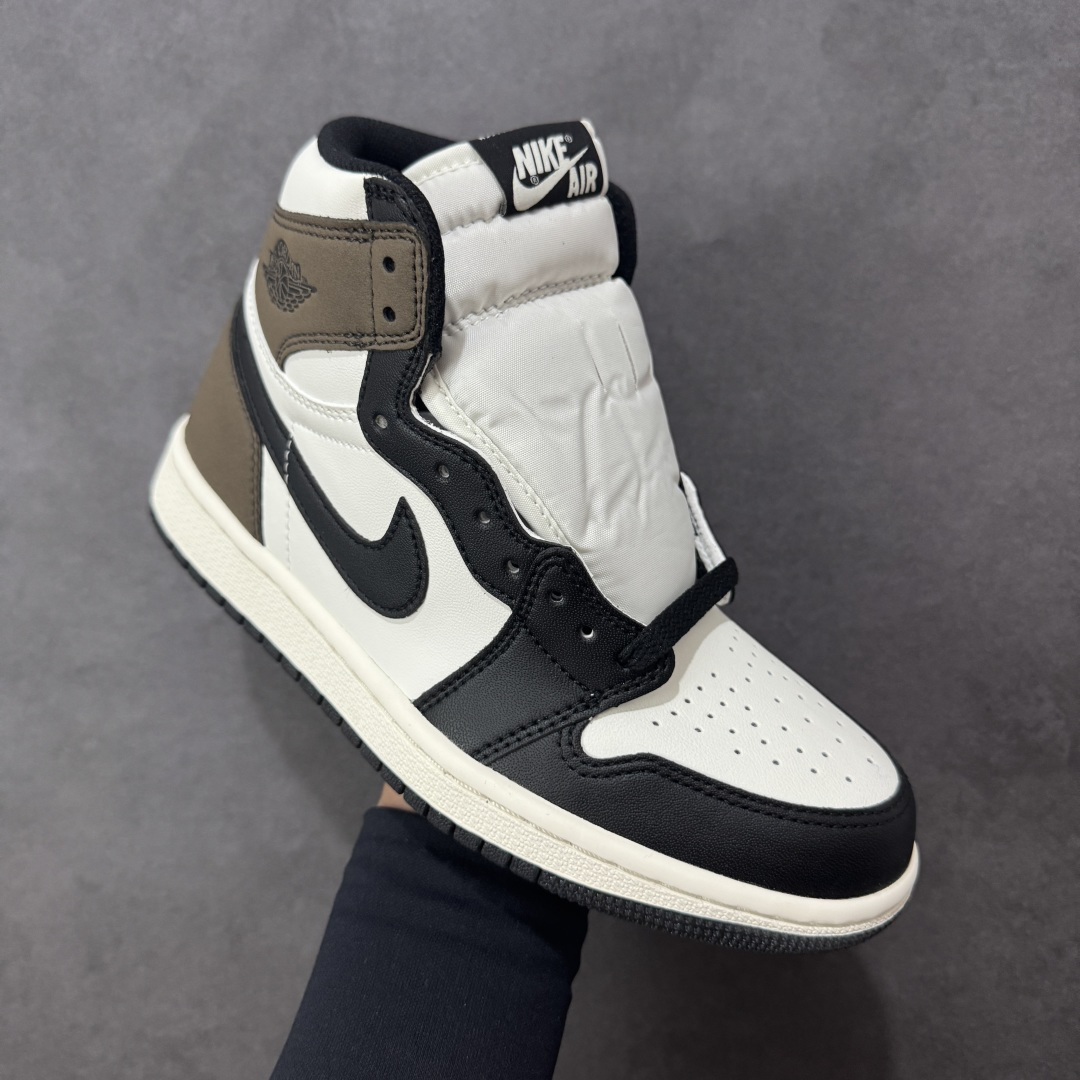 图片[3]-【H11版本】耐克Nike Air Jordan 1 Retro High OG AJ1代经典复古经典高帮摩卡百搭文化篮球鞋 555088-105 公司级真标半码制#原档案原数据开发版型#采用荔枝纹头层皮革鞋面材质#原厂立体填充鞋舌海绵#中底注胶孔及缜密中底拉帮工艺#原数据开发模具大底 尺码： 35.5 36 36.5 37.5 38 38.5 39 40 40.5 41 42 42.5 43 44 44.5 45 46 47.5 编码：H1B290300-选品中心