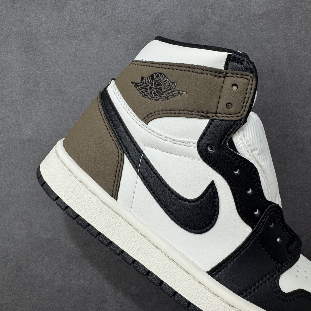 图片[6]-【H11版本】耐克Nike Air Jordan 1 Retro High OG AJ1代经典复古经典高帮摩卡百搭文化篮球鞋 555088-105 公司级真标半码制#原档案原数据开发版型#采用荔枝纹头层皮革鞋面材质#原厂立体填充鞋舌海绵#中底注胶孔及缜密中底拉帮工艺#原数据开发模具大底 尺码： 35.5 36 36.5 37.5 38 38.5 39 40 40.5 41 42 42.5 43 44 44.5 45 46 47.5 编码：H1B290300-选品中心