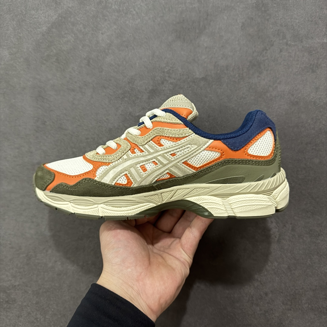 图片[2]-【公司级】Asics Gel-NYC复古单品 亚瑟士ASICSTIGER秋季新款休闲鞋 厚底街头运动休闲鞋 ASICS亚瑟士推出全新GEL-NYC，彰显纽约都市活力 这次的新系列融入了多个版本GEL的经典设计风格，广受好评。其设计灵感来源于GEL-NIMBUS 3,GEL-MC PLUS V 和 GEL-CUMULUS 16 这些往日经典鞋款。GEL-NYC使用GEL-CUMULUS 16鞋款的鞋楦设计,展现了独特的现代化美学。鞋底采用了轻质发泡材料,并在后跟和前掌处采用了ASICS亚瑟士核心科技——GEL缓震胶,赋予鞋款强大的缓冲性能,提供了更柔软舒适的穿着体验。而在原有设计的启发之上,此次鞋款采用更贴合当今潮流趋势的材料和创新技术,展现出纽约充满活力的都市精神。 尺码：36-45-选品中心