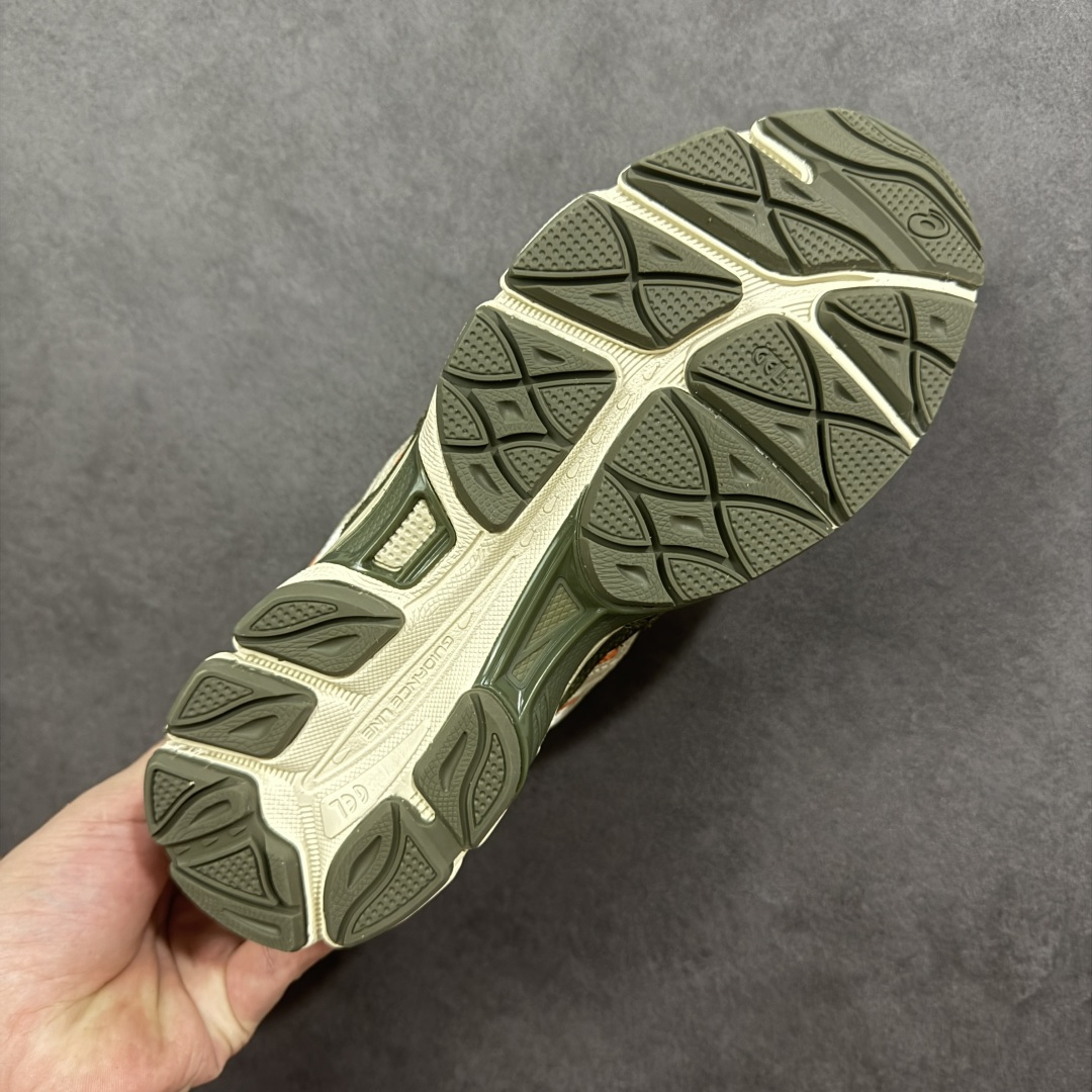 图片[9]-【公司级】Asics Gel-NYC复古单品 亚瑟士ASICSTIGER秋季新款休闲鞋 厚底街头运动休闲鞋 ASICS亚瑟士推出全新GEL-NYC，彰显纽约都市活力 这次的新系列融入了多个版本GEL的经典设计风格，广受好评。其设计灵感来源于GEL-NIMBUS 3,GEL-MC PLUS V 和 GEL-CUMULUS 16 这些往日经典鞋款。GEL-NYC使用GEL-CUMULUS 16鞋款的鞋楦设计,展现了独特的现代化美学。鞋底采用了轻质发泡材料,并在后跟和前掌处采用了ASICS亚瑟士核心科技——GEL缓震胶,赋予鞋款强大的缓冲性能,提供了更柔软舒适的穿着体验。而在原有设计的启发之上,此次鞋款采用更贴合当今潮流趋势的材料和创新技术,展现出纽约充满活力的都市精神。 尺码：36-45-选品中心