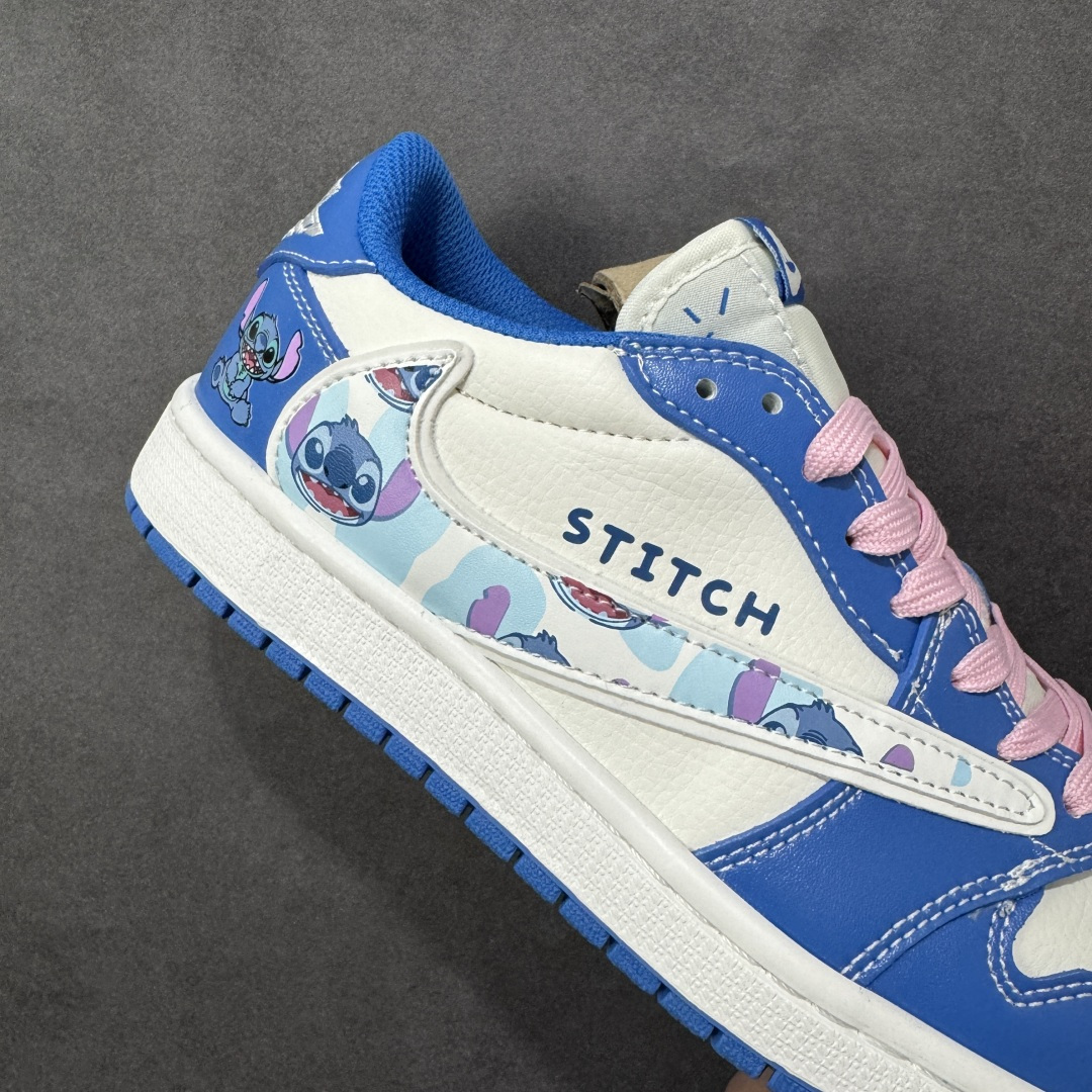 图片[6]-【定制版】Travis Scott x Fragment Design x Jordan Air Jordan 1 Low OG SP “卡通蓝” 多方联名合作融合了Travi翻毛蓝勾s Scott 独特的音乐风格，藤原浩个性的设计风格以及Jordan品牌的经典元素 使其成为一双具有独特身份和价值的鞋子 清新而立体的外观加上联名标识更突出了其独特身份 这种配色方案显示出活力和时尚感 在视觉上引人注目 鞋身的质感和细腻的细节处理使其显得高端而格调十足 这款“倒钩”联名是设计与创意完美结合 融合多方的个性风格是一款备受瞩目的潮流鞋款 低帮休闲板鞋 定制鞋盒 大厂纯原品质出货 超高清洁度 皮料切割干净无任何毛边 细节完美 货号： DZ5899-023 尺码：36 36.5 37.5 38 38.5 39 40 40.5 41 42 42.5 43 44 44.5 45 编码：HXSB330340-选品中心