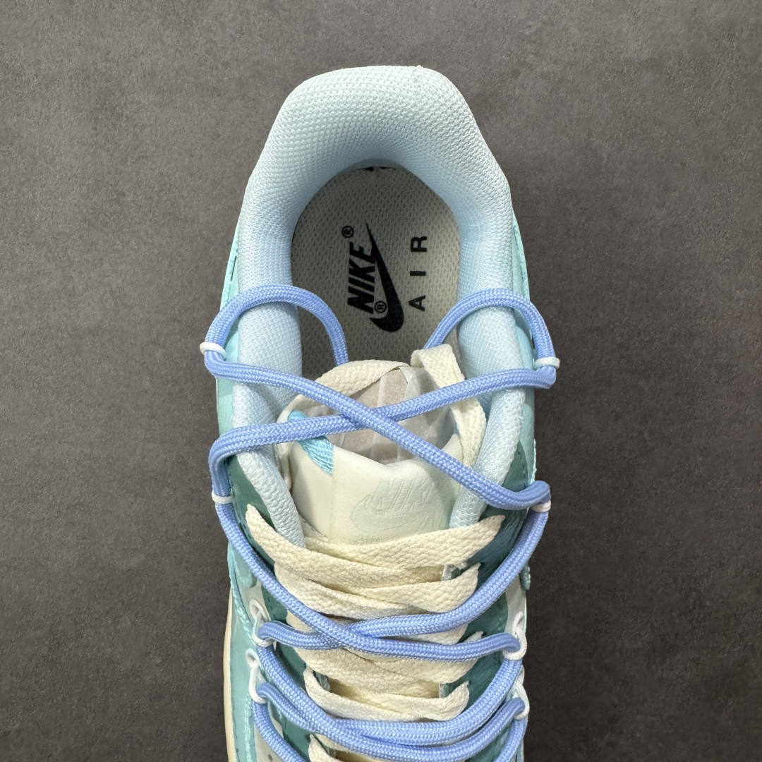 图片[7]-【定制版】Nike Air Force 1\’07 Low 手绘涂鸦 青空花屿 空军一号低帮休闲板鞋  浅蓝主调如澄澈青空，将夏日的明朗与松弛感晕染其上；手绘花卉似岛屿繁花，在鞋身肆意生长，把自然的烂漫与随性娓娓道来。“LEISURELY”字样更是点睛之笔，直白地宣告着它的设计内核—以闲趣为衣，以自在为裳 货号：KS6968-777  尺码：36 36.5 37.5 38 38.5 39 40 40.5 41 42 42.5 43 44 44.5 45-选品中心
