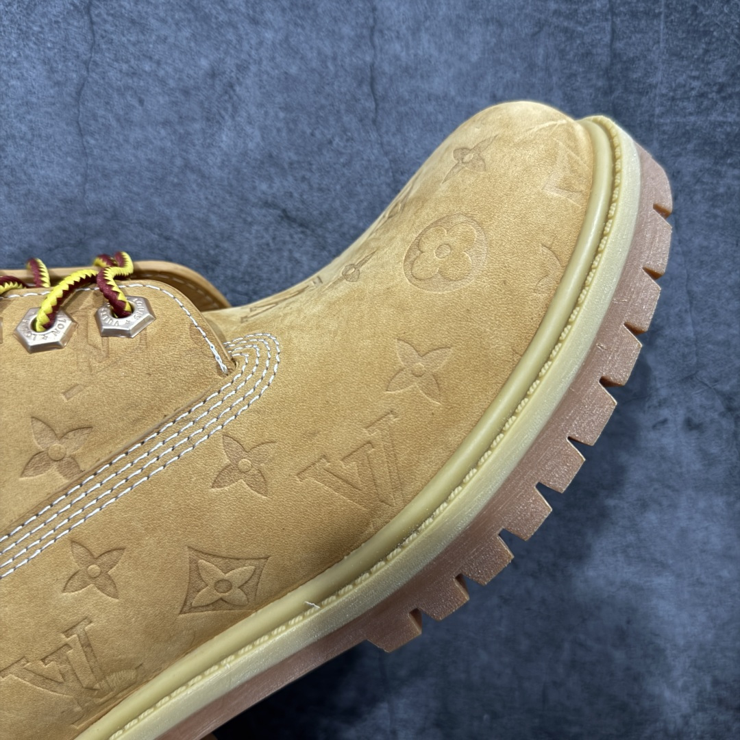 图片[6]-【莞产纯原版】Lv x Timberland Lv联名添柏岚大黄靴 原版一比一开发 顶级品质 实拍即所得 细节做工材料到位 可随意对比市场货‼️ 顶奢流量品牌与时代经典的结合之作 巴黎时装首秀 菲董亲自曝光 国内大咖 王鹤棣 王嘉尔 林俊杰 周杰伦早以上脚 LV x Timberland 鞋面取材Monogram老花压纹磨砂面牛皮革，原生踢不烂的品牌精湛工艺 重塑潮流高奢工装经典Timberland 6 英寸靴型，以美式工装格调瞩目亮相 Pharrell Williams 打造的 Monogram老花格调压纹工艺 属实24年潮流巅峰大作 全网正确版本首批出货‼️‼️ 过多细节描述 后续原版对比图一一展现。 尺码：35-45-选品中心