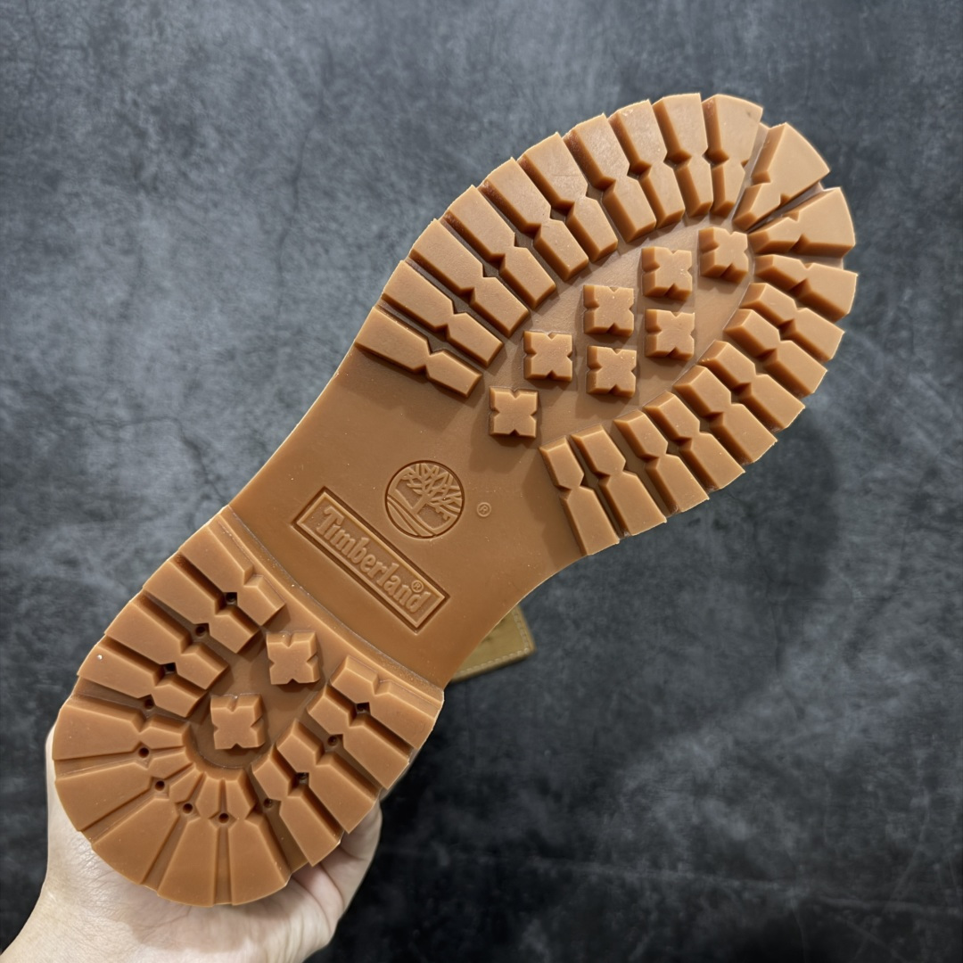 图片[9]-【莞产纯原版】Lv x Timberland Lv联名添柏岚大黄靴 原版一比一开发 顶级品质 实拍即所得 细节做工材料到位 可随意对比市场货‼️ 顶奢流量品牌与时代经典的结合之作 巴黎时装首秀 菲董亲自曝光 国内大咖 王鹤棣 王嘉尔 林俊杰 周杰伦早以上脚 LV x Timberland 鞋面取材Monogram老花压纹磨砂面牛皮革，原生踢不烂的品牌精湛工艺 重塑潮流高奢工装经典Timberland 6 英寸靴型，以美式工装格调瞩目亮相 Pharrell Williams 打造的 Monogram老花格调压纹工艺 属实24年潮流巅峰大作 全网正确版本首批出货‼️‼️ 过多细节描述 后续原版对比图一一展现。 尺码：35-45-选品中心