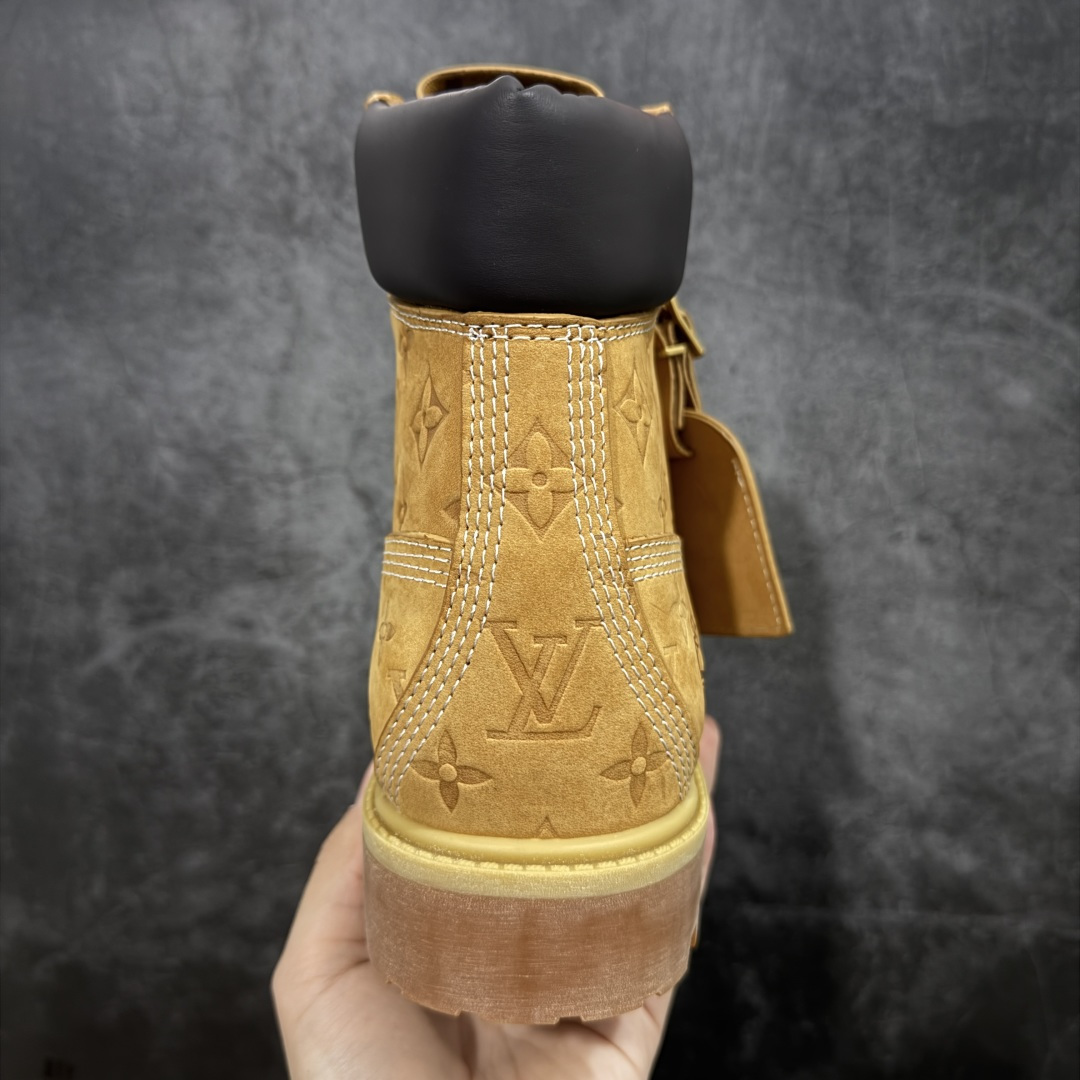 图片[4]-【莞产纯原版】Lv x Timberland Lv联名添柏岚大黄靴 原版一比一开发 顶级品质 实拍即所得 细节做工材料到位 可随意对比市场货‼️ 顶奢流量品牌与时代经典的结合之作 巴黎时装首秀 菲董亲自曝光 国内大咖 王鹤棣 王嘉尔 林俊杰 周杰伦早以上脚 LV x Timberland 鞋面取材Monogram老花压纹磨砂面牛皮革，原生踢不烂的品牌精湛工艺 重塑潮流高奢工装经典Timberland 6 英寸靴型，以美式工装格调瞩目亮相 Pharrell Williams 打造的 Monogram老花格调压纹工艺 属实24年潮流巅峰大作 全网正确版本首批出货‼️‼️ 过多细节描述 后续原版对比图一一展现。 尺码：35-45-选品中心
